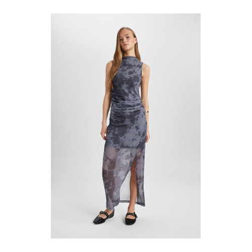 Bild von Elegantes DeFacto Figurbetontes Maxikleid mit Stehkragen und Schlitz