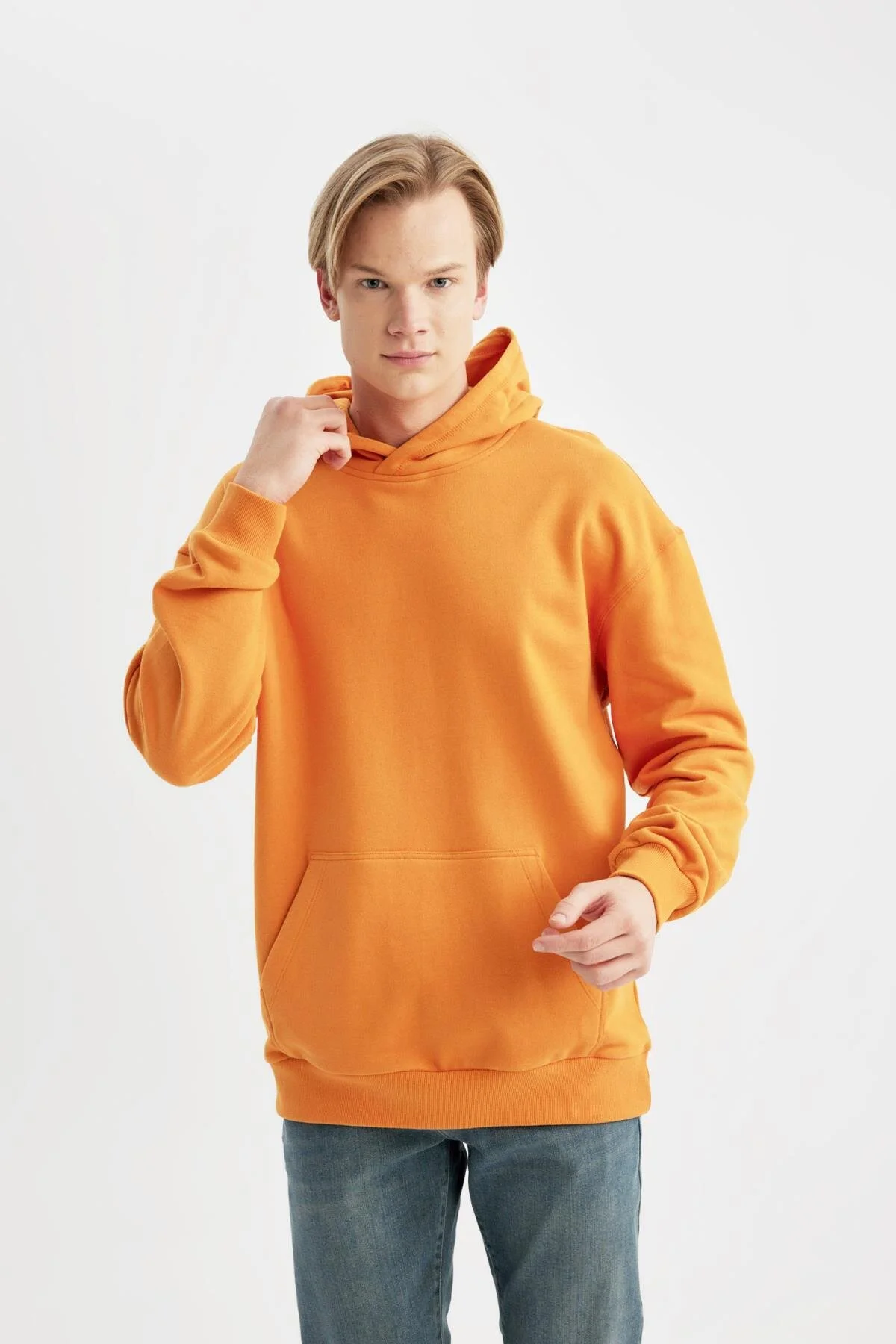 Bild von DeFacto Bequemes Basic-sweatshirt Mit Kapuze Und Kängurutasche – B4446ax24sp für Herren - S