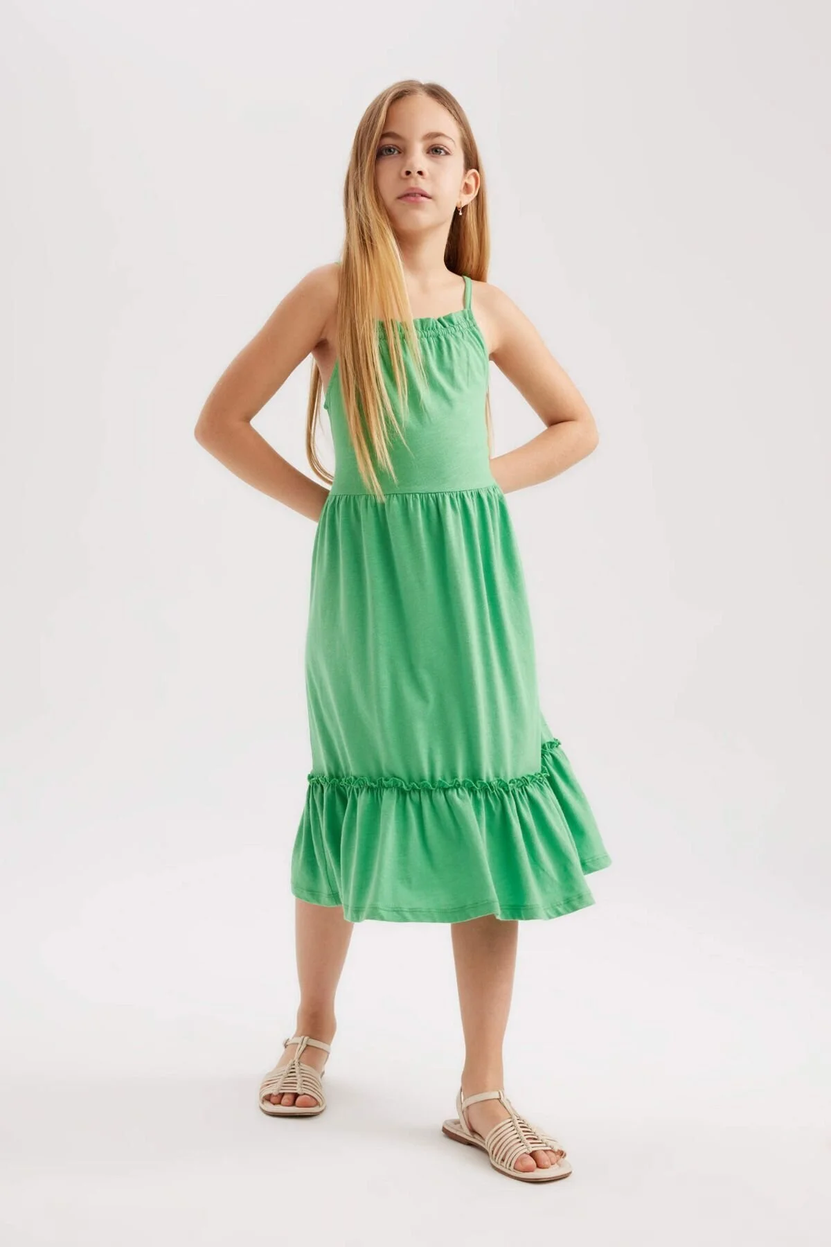 Bild von DeFacto Trägerkleid Für Mädchen – 24 Jahre, Modell 801004400 für Damen - 7–8 Jahre