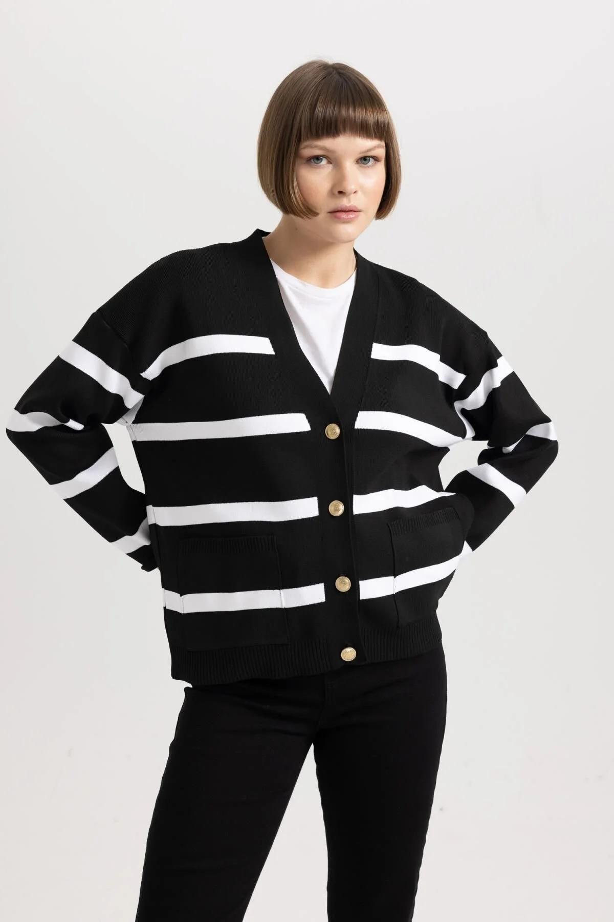 Bild von DeFacto Locker Geschnittene Gestreifte Strickjacke Mit V-ausschnitt A7608ax23wn für Damen - 2XL