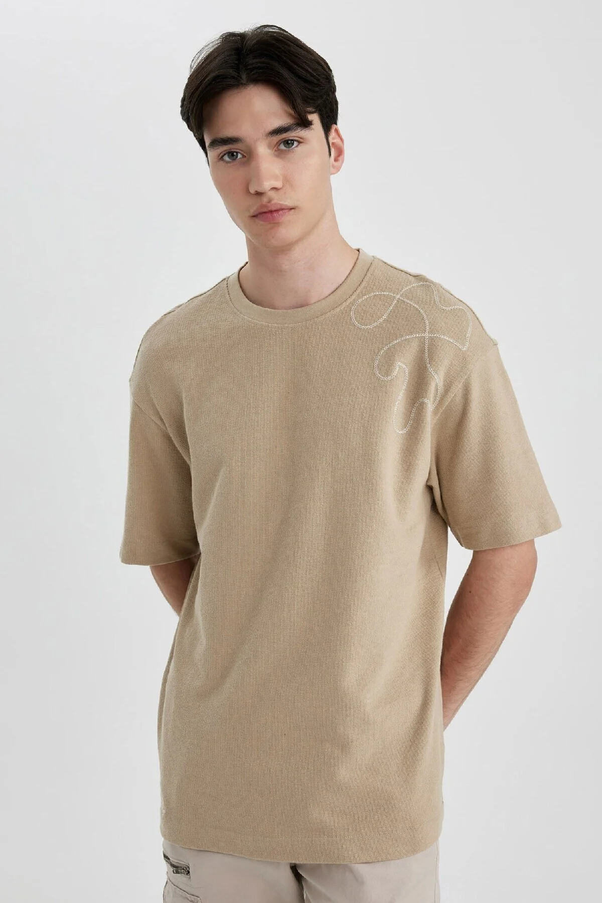Bild von DeFacto Bequeme Passform – Bedrucktes Kurzarm-t-shirt Mit Rundhalsausschnitt B5812ax24sp für Herren - M