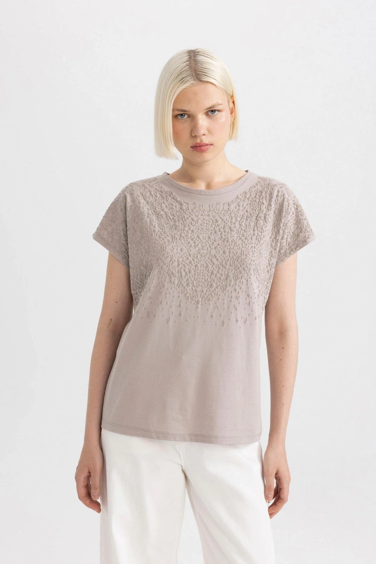 Bild von DeFacto Kurzärmliges T-shirt Mit Rundhalsausschnitt Und Puff-print für Damen - XL