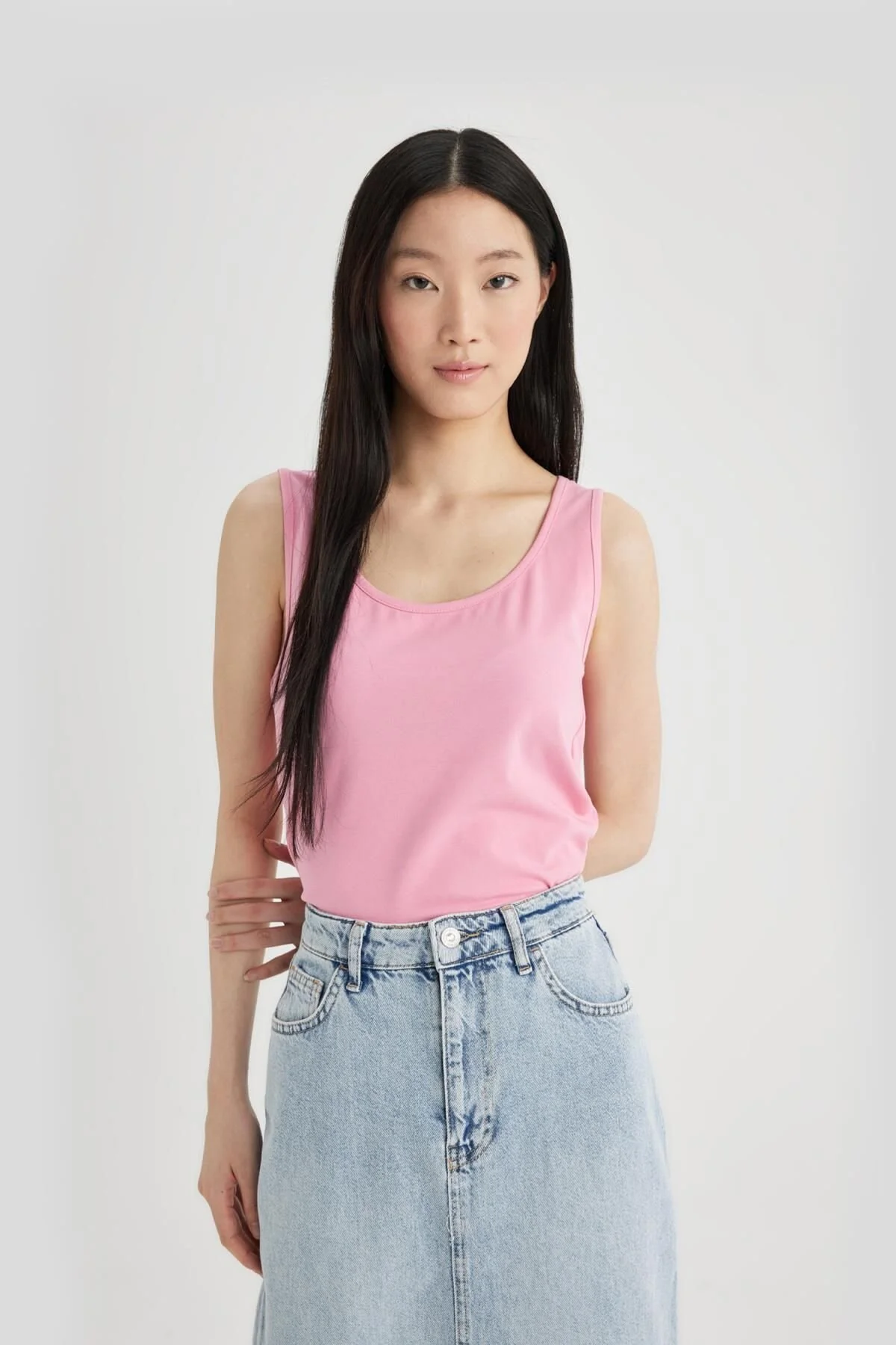 Bild von DeFacto Slim Fit Slim Fit U-kragen Basic Plain Tank Top I1059az24sm für Damen - M