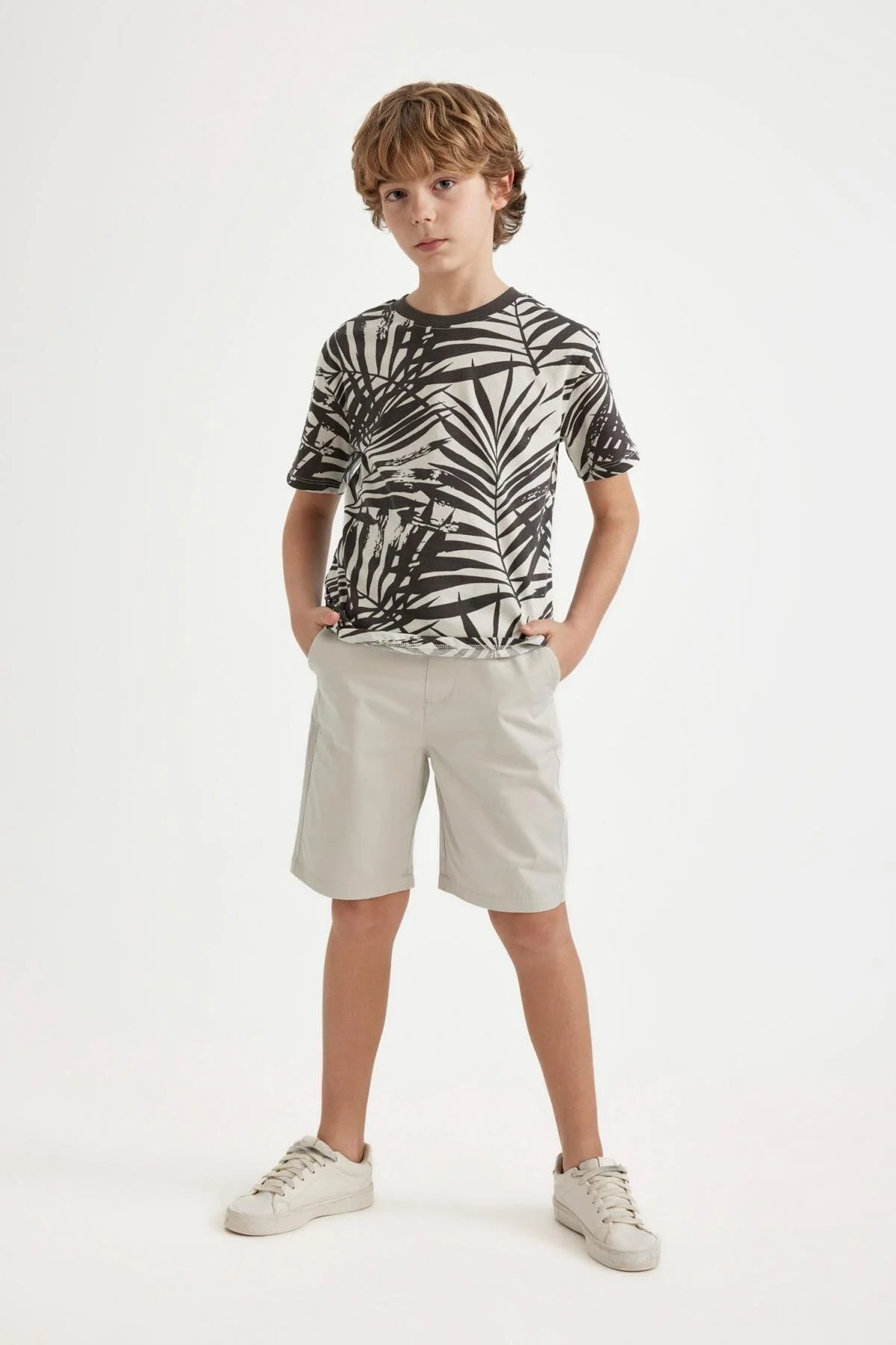 Bild von DeFacto Basic-shorts Aus Gabardine Mit Gerader Taille Und Taschen Für Jungen C2956a824sm für Herren - 7–8 Jahre