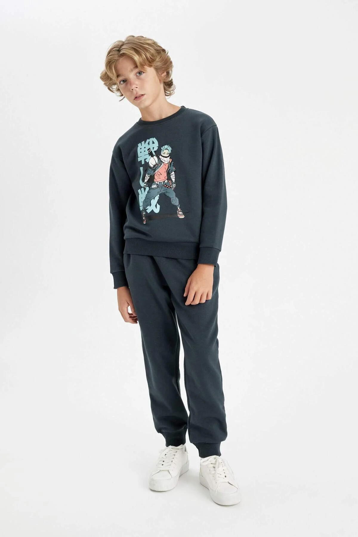 Bild von DeFacto Set Mit 2 Bedruckten Sweatshirts Und Elastischen Jogginghosen Mit Rundhalsausschnitt Für Jungen – für Herren - 7–8 Jahre