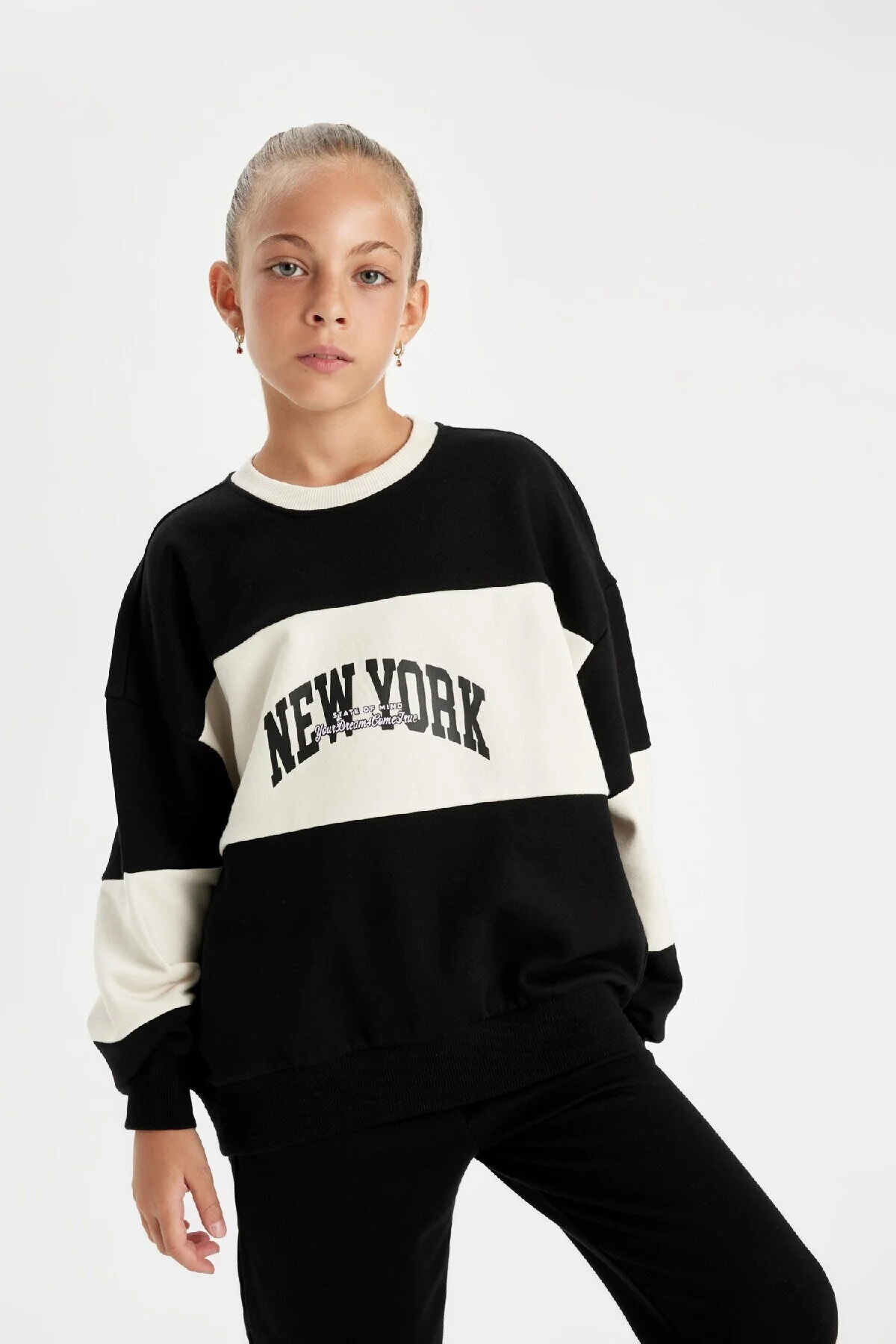 Bild von DeFacto Schwarzes, Übergroßes, Bedrucktes Mädchen-sweatshirt – Rundhalsausschnitt D1105a824au für Damen - 13–14 Jahre