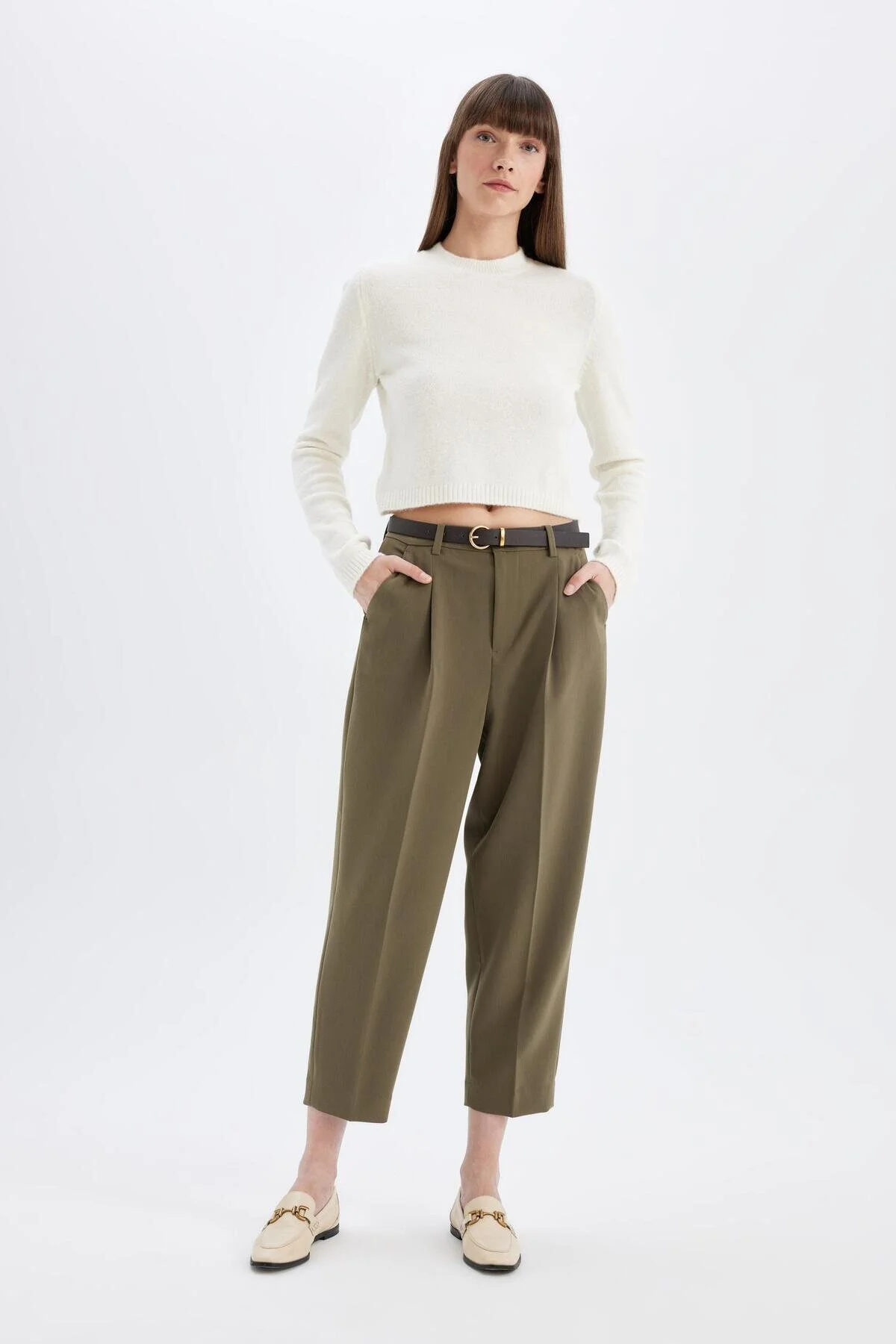 Bild von DeFacto Knöchellange Hose Mit Hoher Taille Und Kurzem Bein Und Karotten-fit-taschen für Damen - 40