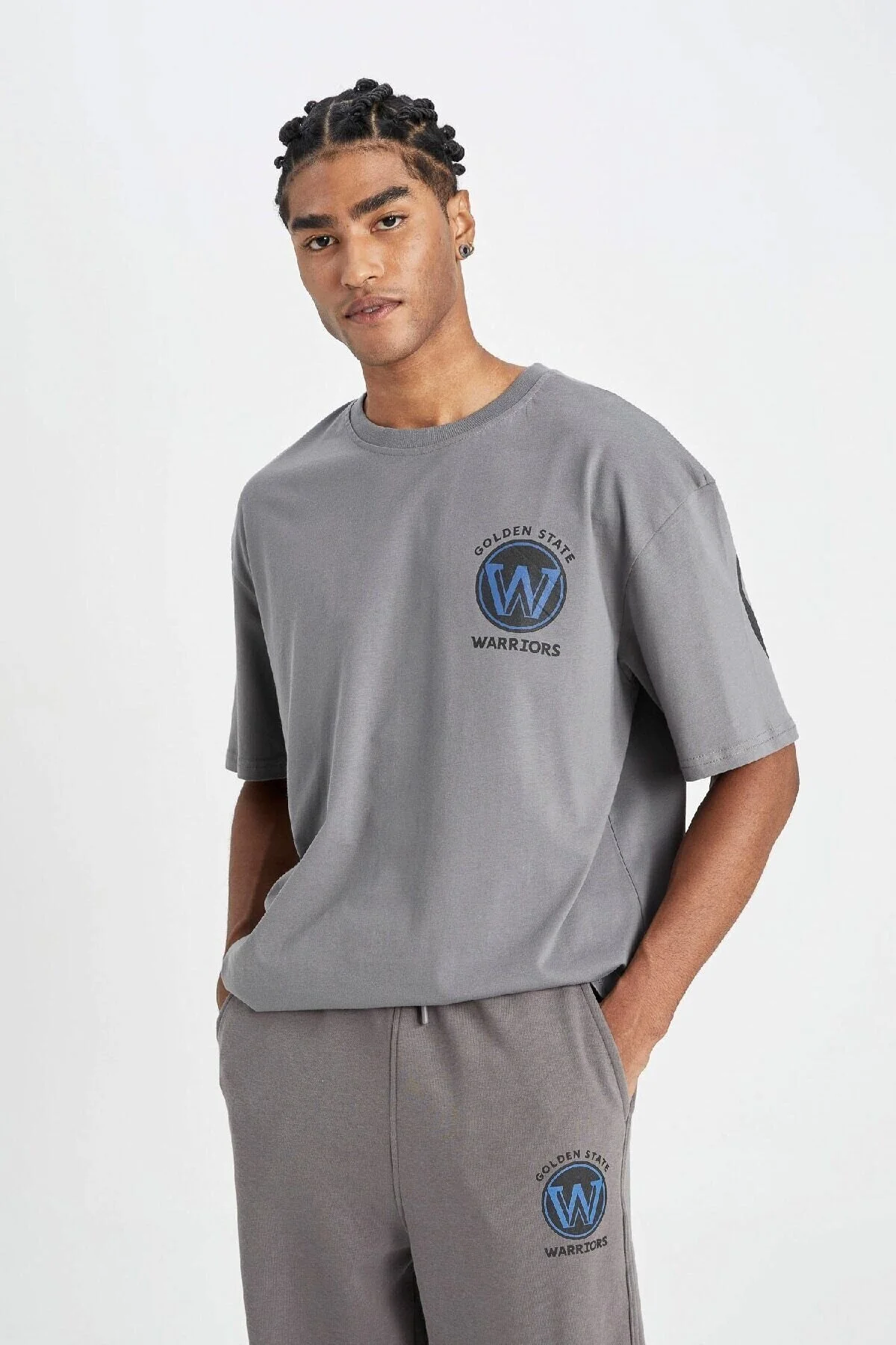 Bild von DeFacto Nba Golden State Warriors T-shirt In Grau Mit Rundhalsausschnitt, Bedruckt, Kurzärmlig, C9258ax24au für Herren - XS