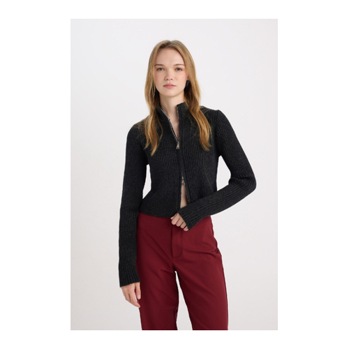 Bild von DeFacto Slim Fit Strickjacke mit halbem Rollkragen für Damen