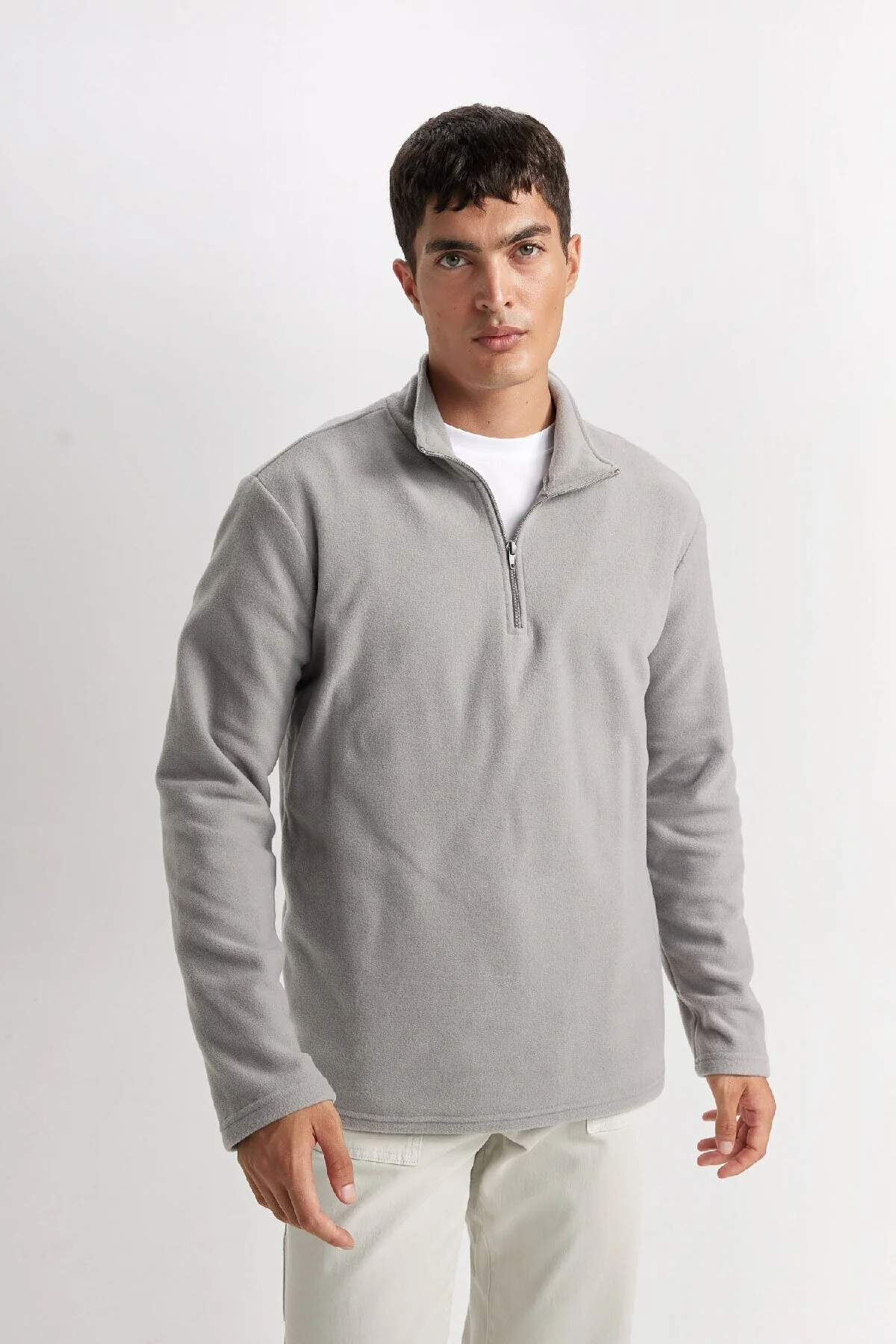 Bild von DeFacto Graues, Kältebeständiges Polar-sweatshirt Mit Normaler Passform – Stehkragen Und Reißverschluss Y3996azns für Herren - M