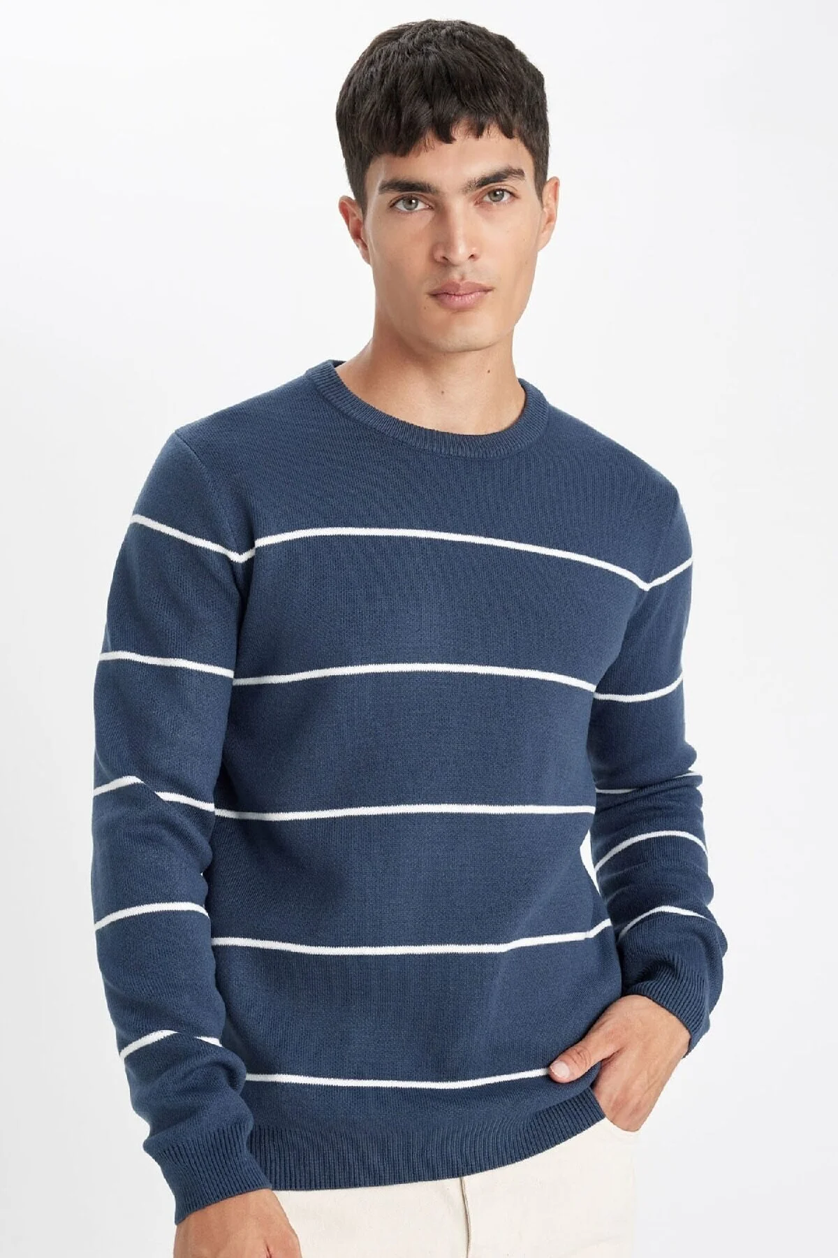 Bild von DeFacto Standard-passform, Normaler Schnitt, Rundhalsausschnitt, Gestreifter Strickpullover D3588ax24wn für Herren - XL