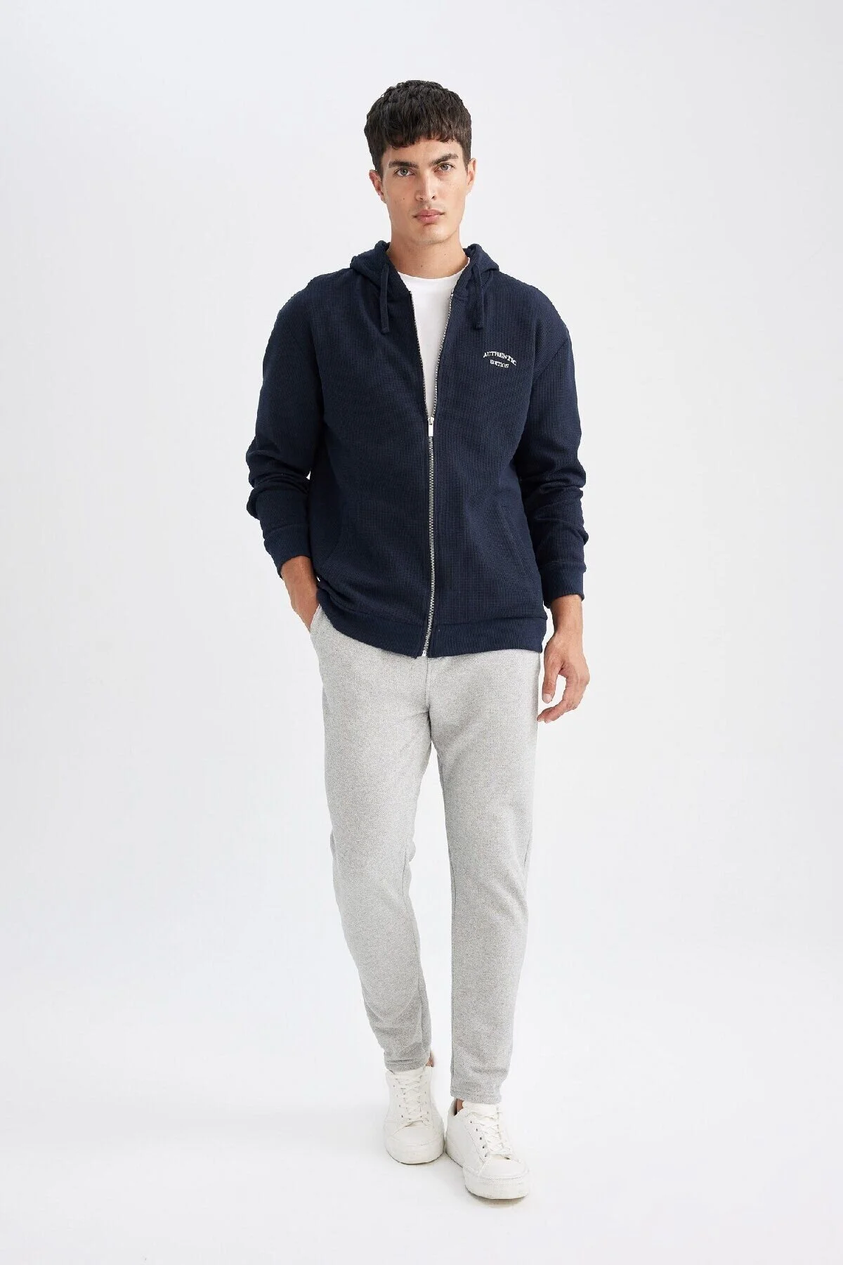Bild von DeFacto Pike Slim Fit Jogginghose – Slim Fit, Taillenschnürung, Taschen, R9261az24au für Herren - M