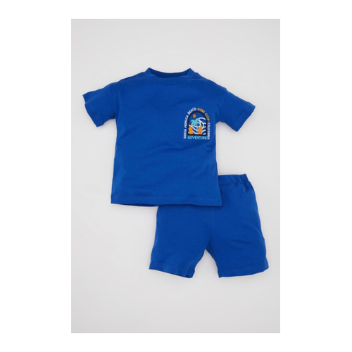 Bild von Bequeme und stylische Baby-Kleidung im Set