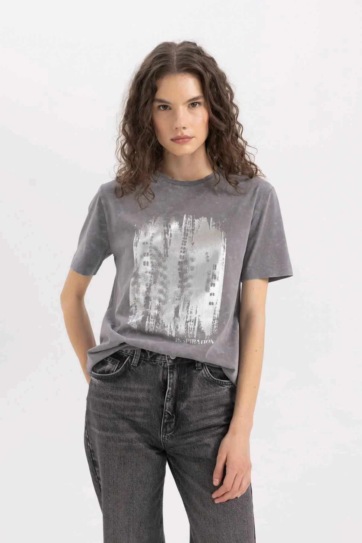 Bild von DeFacto Bedrucktes T-shirt Aus Gekämmter Baumwolle Mit Rundhalsausschnitt Und Normaler Passform C7729ax24sm für Damen - XL