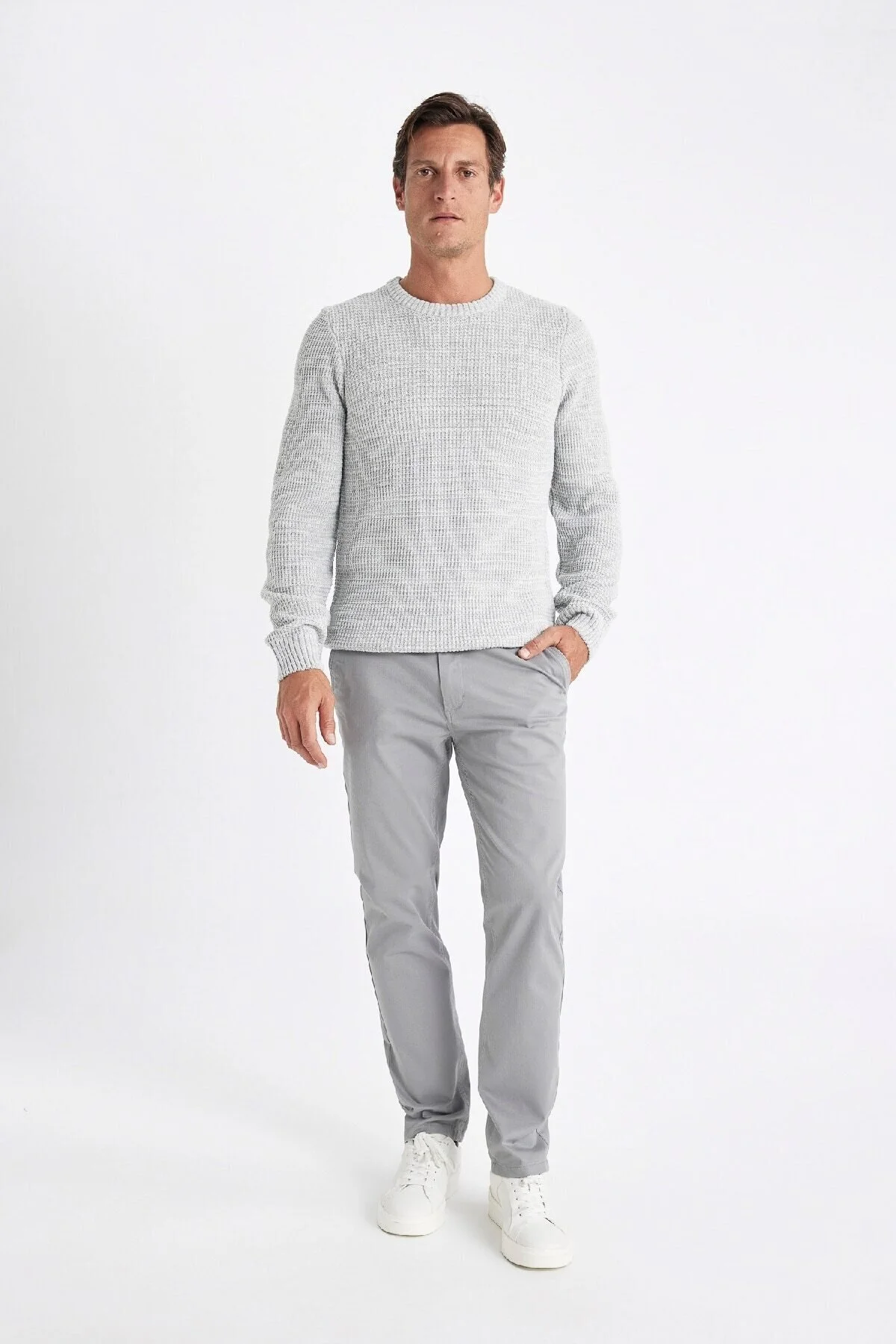 Bild von DeFacto Chino-hose Aus Flexiblem Baumwoll-canvas Mit 4 Taschen Und Standardschnitt – C9440ax24au für Herren - 38/32
