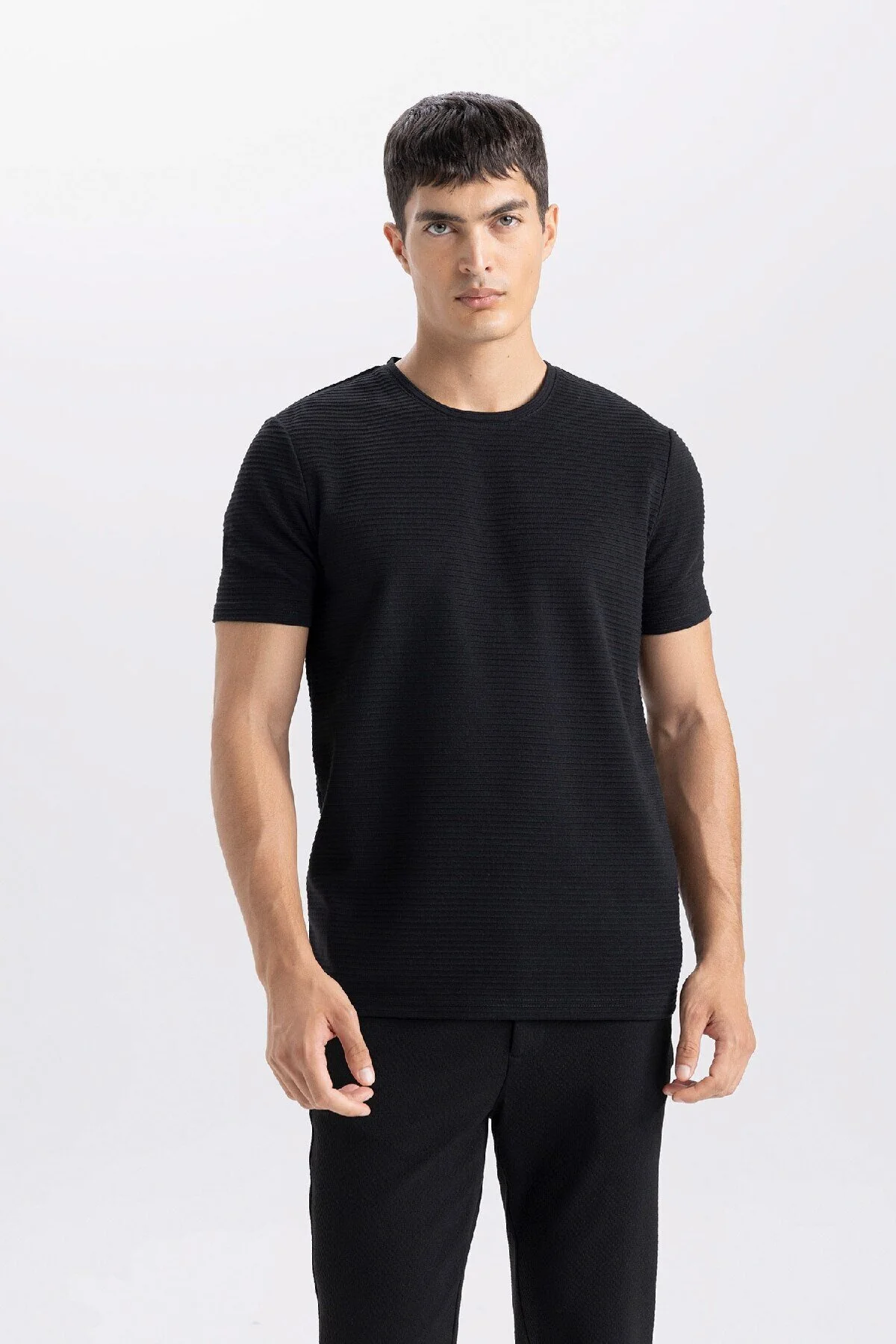 Bild von DeFacto T-shirt Schwarz Slim Fit für Herren - XS