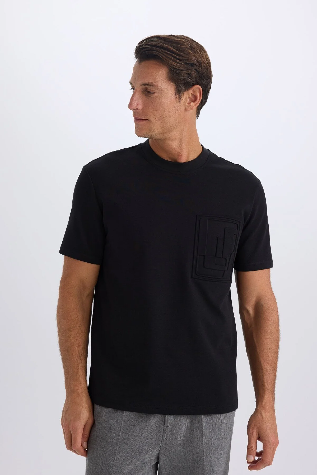 Bild von DeFacto Kurzärmliges T-shirt Aus Schwerem Stoff Mit Normaler Passform Und Rundhalsausschnitt für Herren - 2XL
