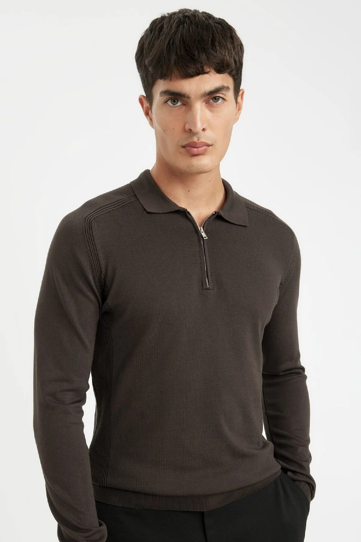 Bild von DeFacto Brauner Strickpullover Mit Standard-passform, Normaler Passform, Reißverschluss Und Polokragen, D0621ax24au für Herren - S