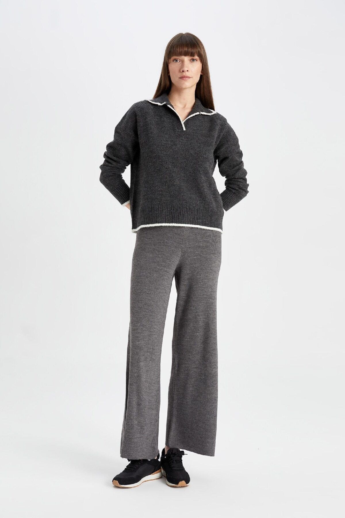 Bild von DeFacto Strickhose Mit Ausgestellter Passform – Weites Bein, Gerader Bund, Elastisch, T8004az24wn für Damen - L