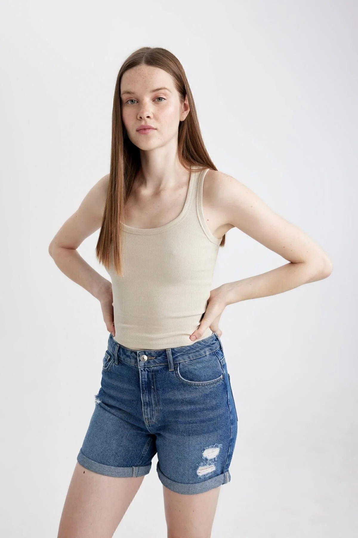Bild von DeFacto Tailliertes, Geripptes Camisole Mit U-ausschnitt, Athlete A1665ax24sm für Damen - XL