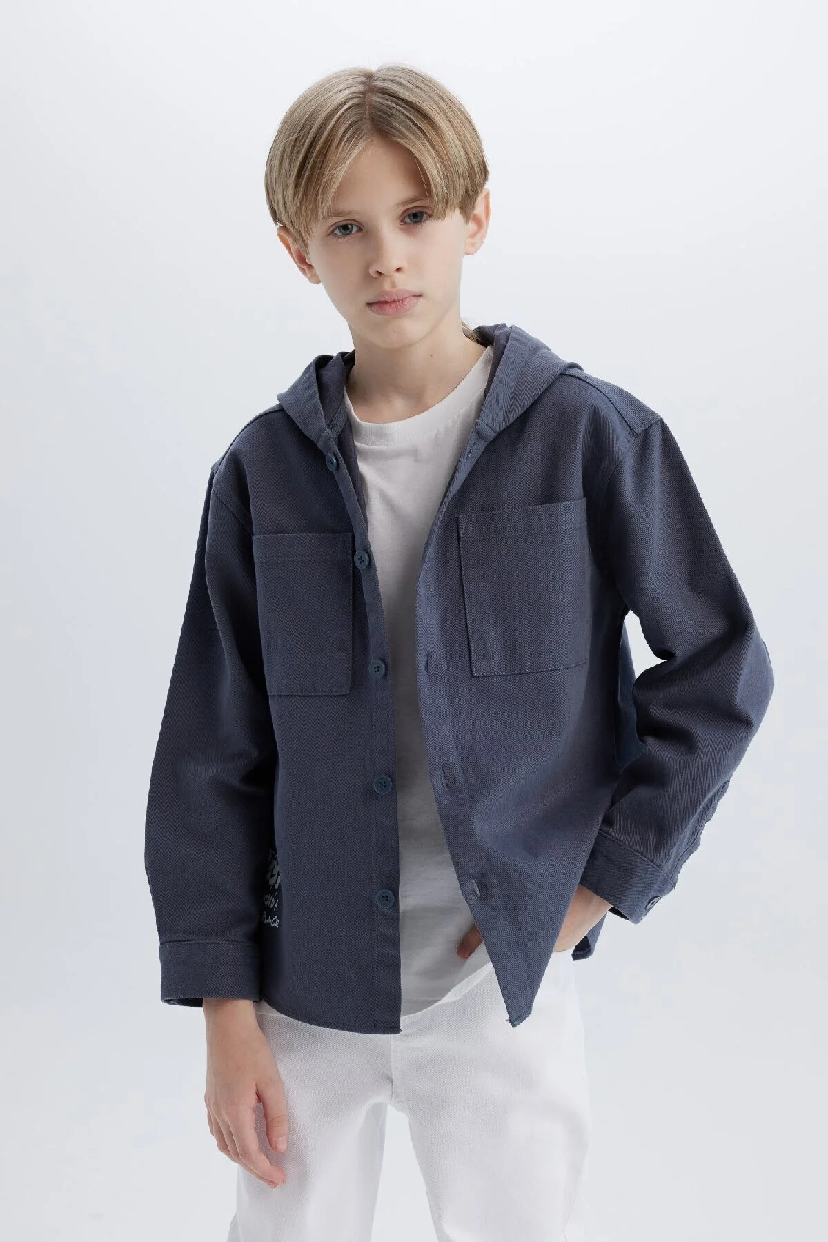 Bild von DeFacto Langärmliges, Übergroßes Gabardine-hemd Mit Kapuze Für Jungen – für Herren - 7–8 Jahre