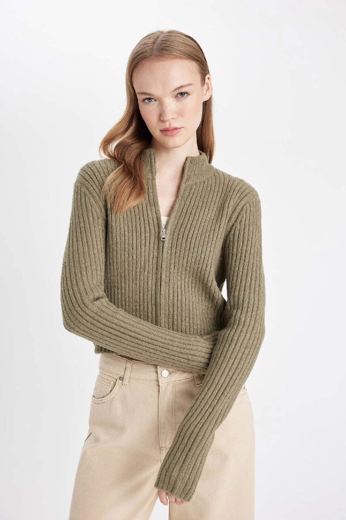 Bild von DeFacto Strickjacke Mit Halbem Rollkragen Und Reißverschluss, Schmale Passform – für Damen - XL