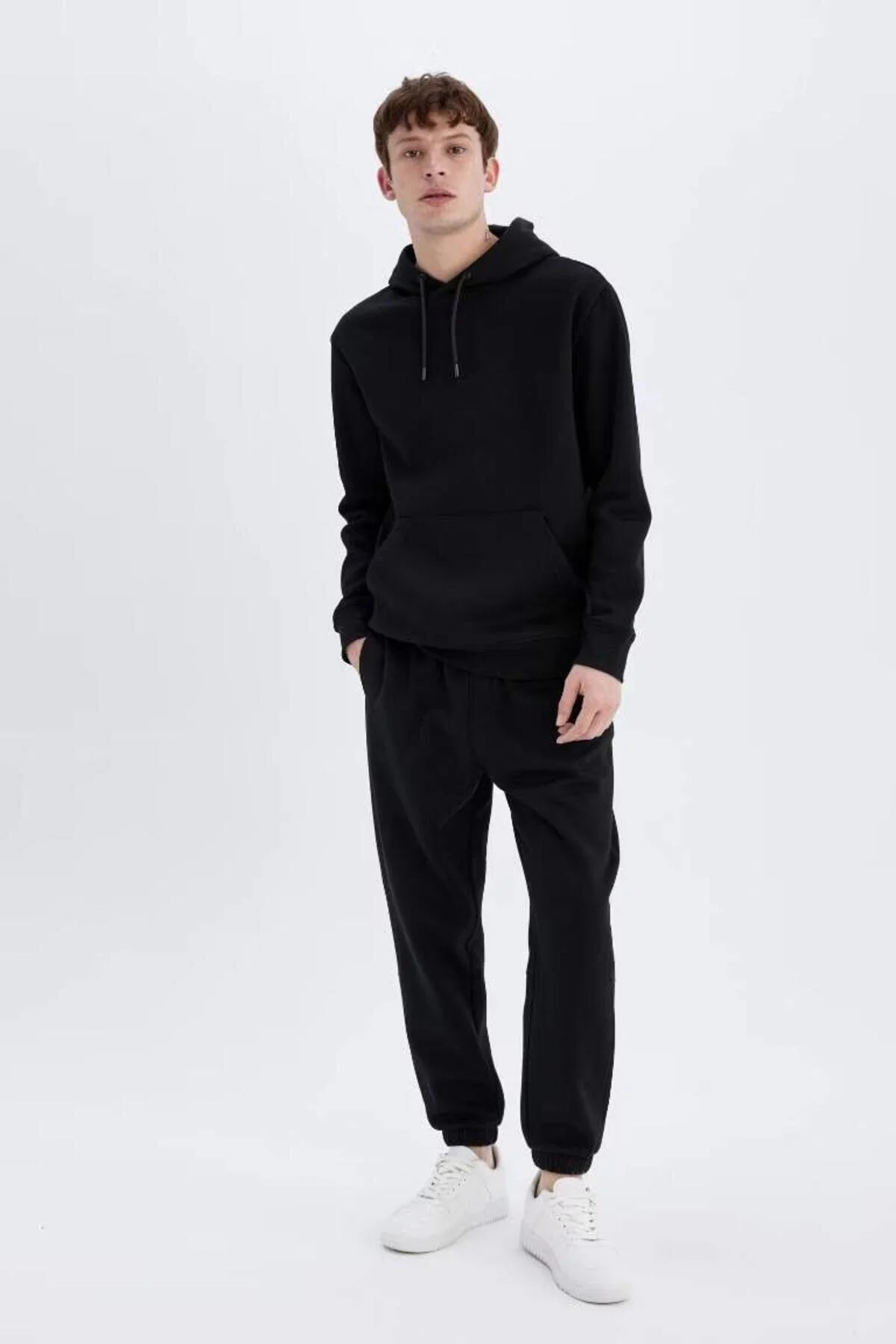 Bild von DeFacto Regular Fit Jogginghose Mit Taschen, Schnürung An Der Taille, Elastisches Bein 25k801t02694 für Herren - L