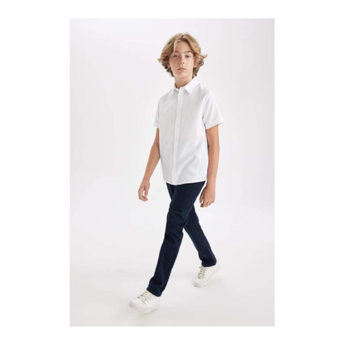Bild von DeFacto Marineblaue Gabardine-Schulhose für Jungen – Komfort und Stil vereint