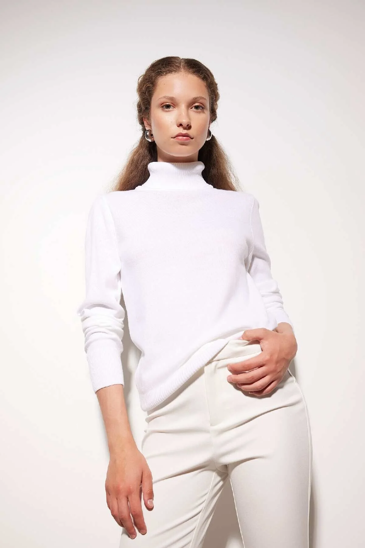 Bild von DeFacto Regular Fit Soft Textured Turtleneck Basic Plain Strickpullover H1651az24wn für Damen - 2XL