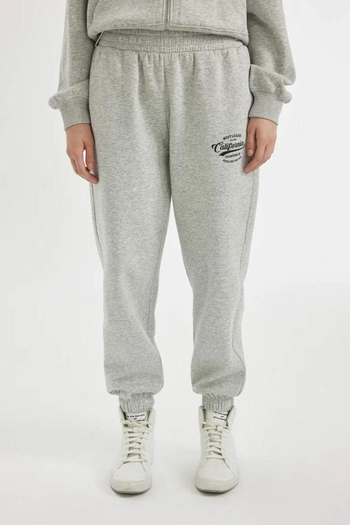 Bild von DeFacto Bedruckte Jogginghose – Basic 25k801t01063 Mit Elastischem Bund Und Taschen für Damen - M