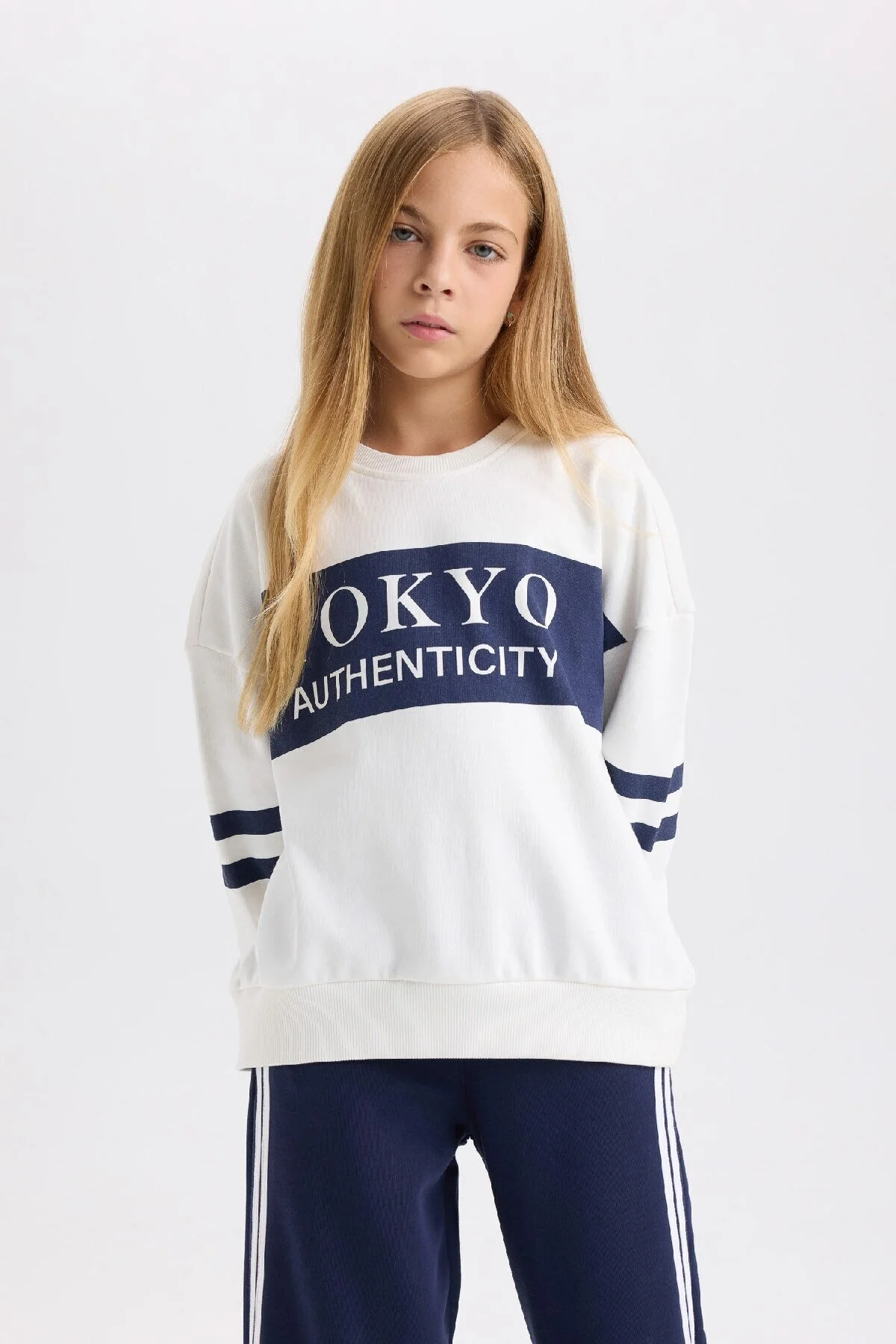 Bild von DeFacto Übergroßes, Breites, Gestreiftes Sweatshirt Mit Rundhalsausschnitt Für Mädchen D3806a824wn für Damen - 5–6 Jahre