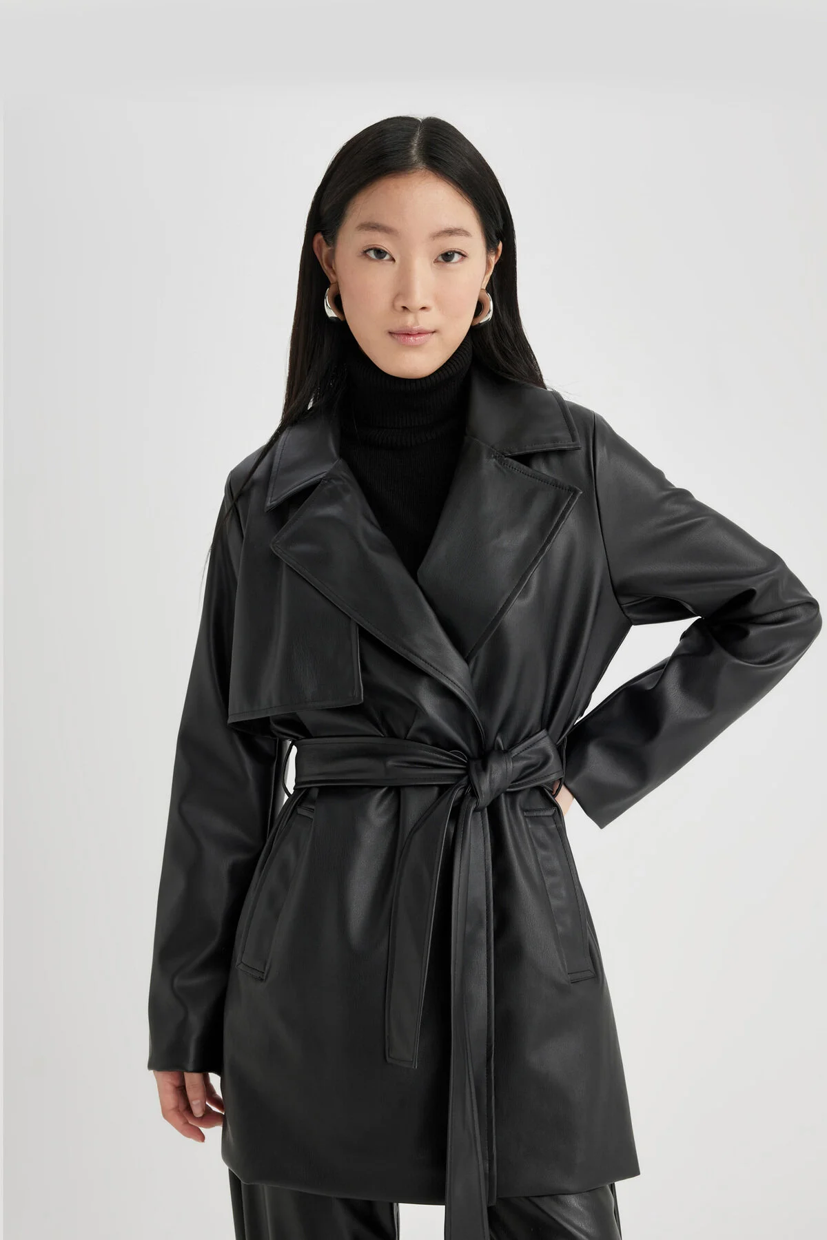 Bild von DeFacto Trenchcoat Aus Kunstleder Mit Normaler Passform für Damen - S