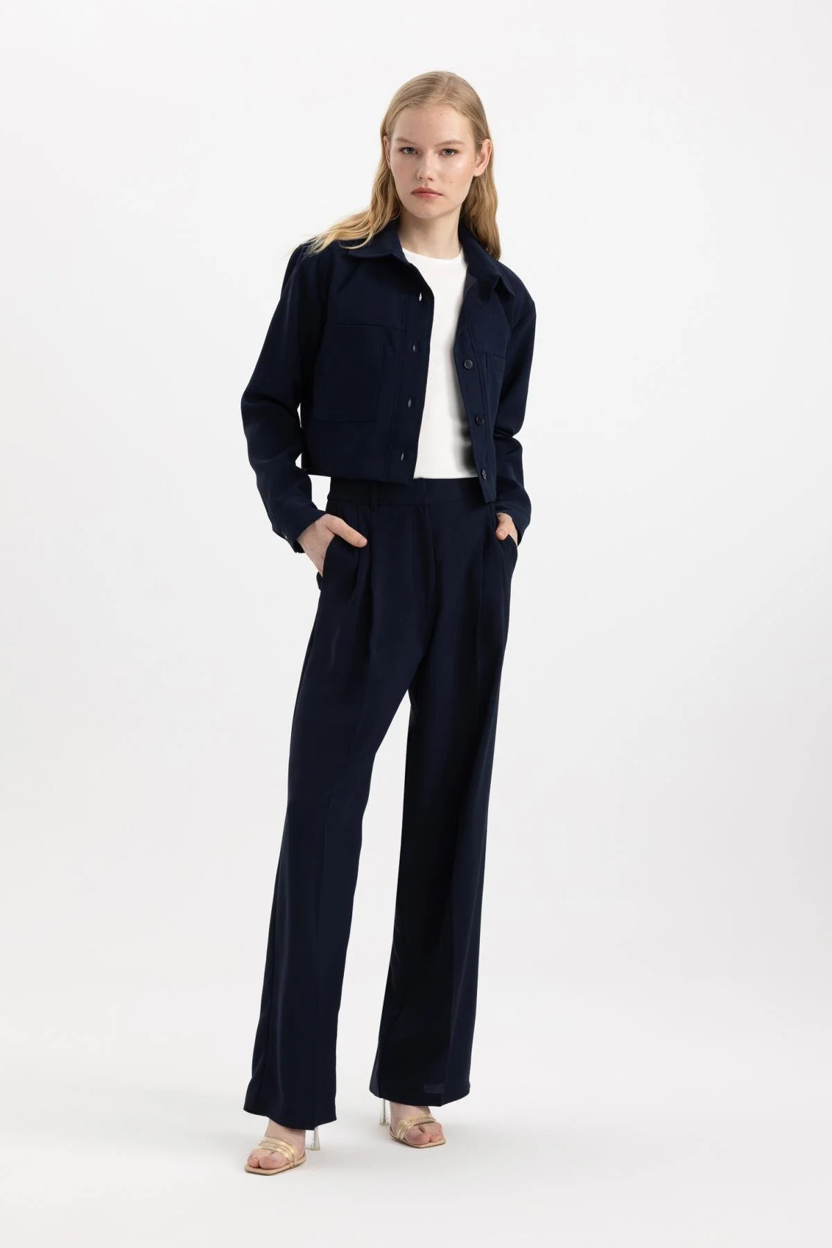 Bild von DeFacto Klassische Hose Mit Hoher Taille Und Weitem Bein – Doppeltaschen, Spannzangen C3833ax24sm für Damen - 38