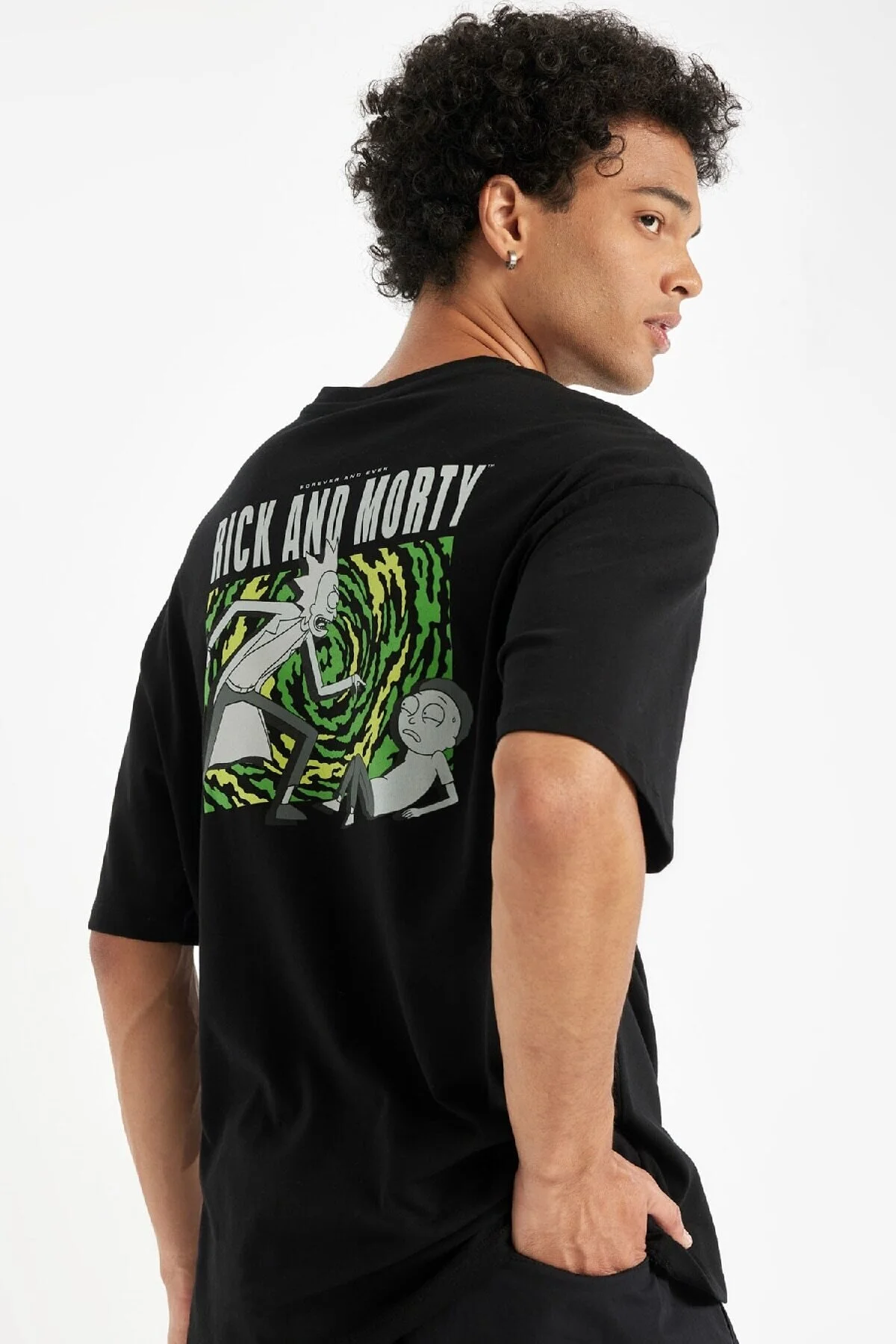 Bild von DeFacto Rick And Morty Baumwoll-t-shirt Mit Rundhalsausschnitt – Rückendruck, Kurze Ärmel C6511ax24au für Herren - L