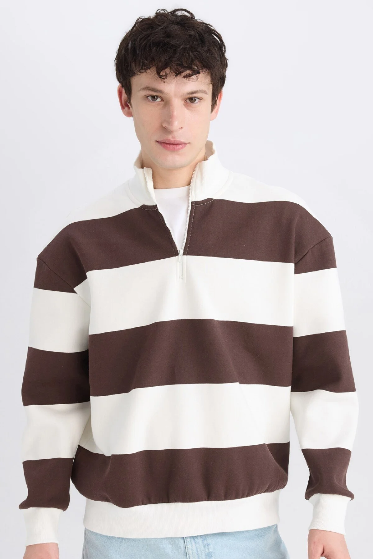 Bild von DeFacto Boxy Fit Sweatshirt Mit Reißverschluss Und Stehkragen, Gestreift, C7045ax24au für Herren - XS