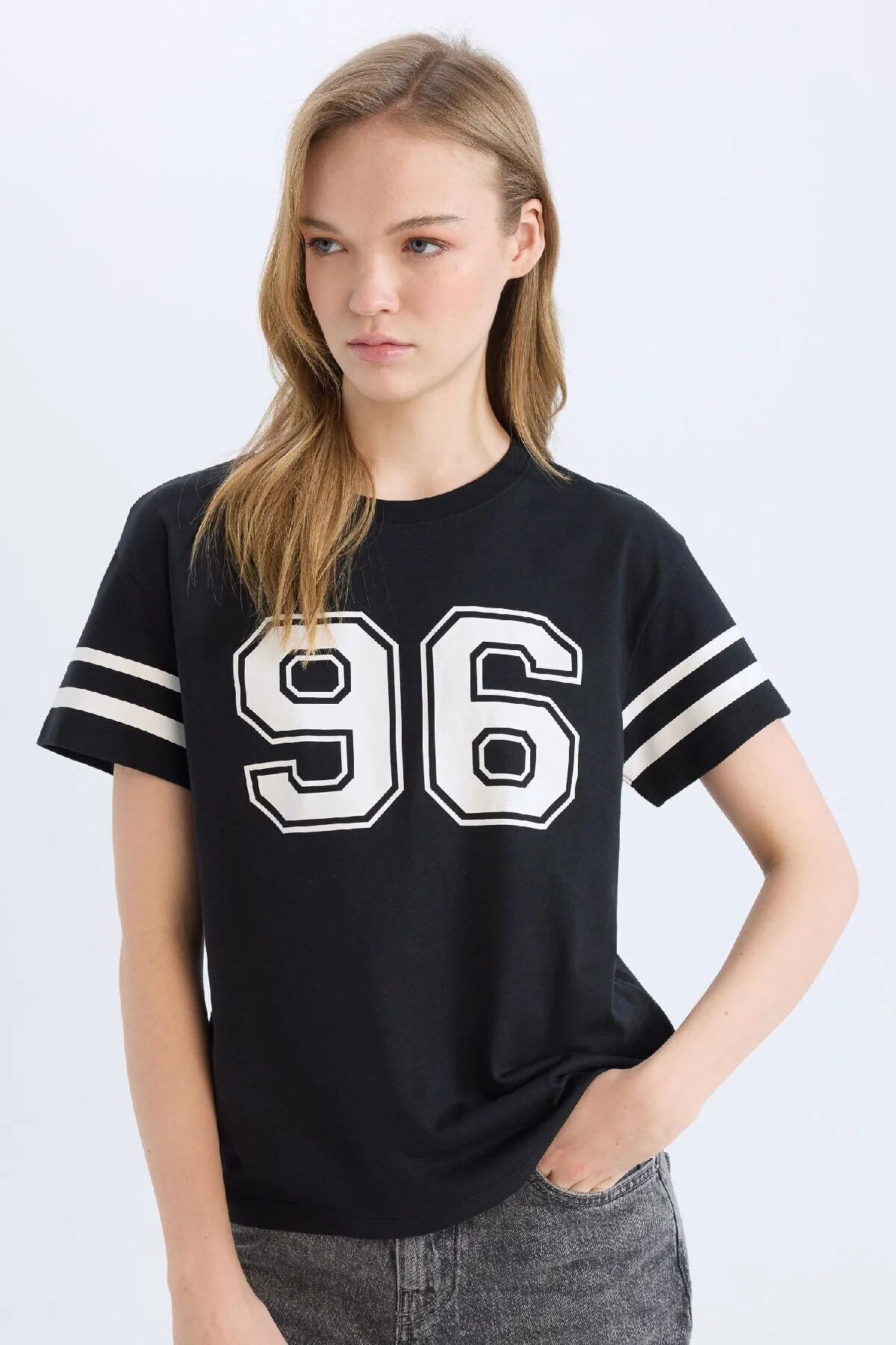 Bild von DeFacto Bedrucktes Kurzarm-t-shirt Mit Normaler Passform Und Rundhalsausschnitt für Damen - M