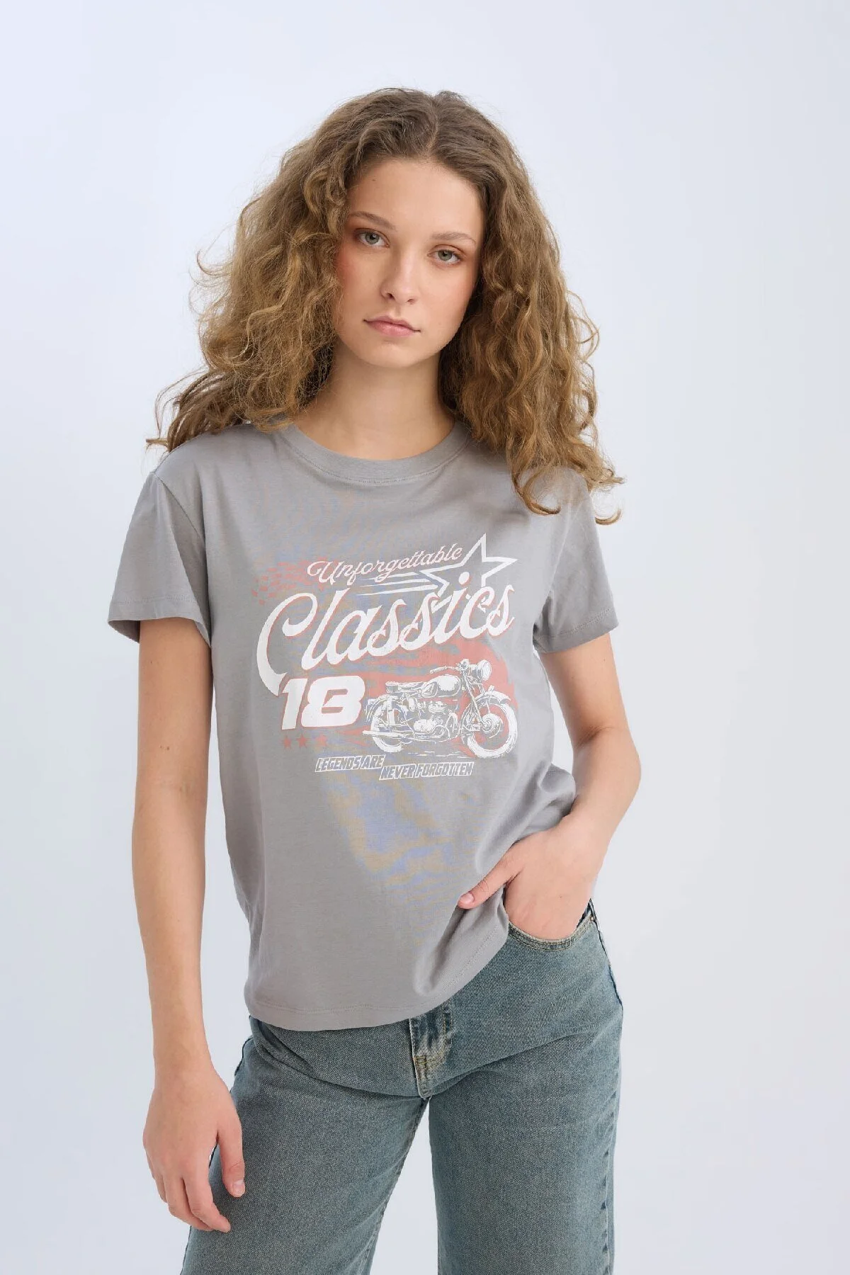 Bild von DeFacto Bedrucktes Kurzarm-t-shirt Mit Normaler Passform Und Rundhalsausschnitt für Damen - XL