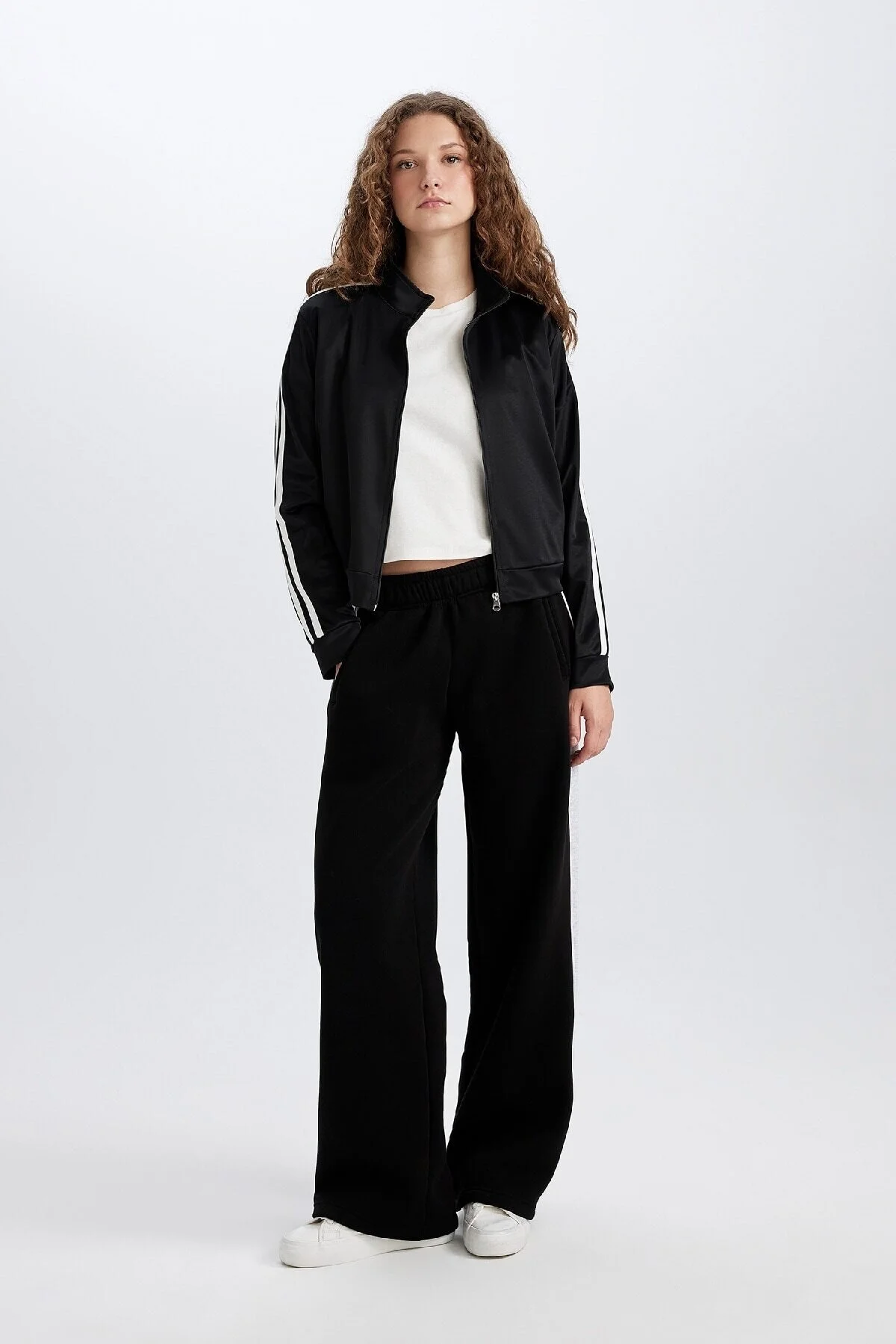 Bild von DeFacto Normale Passform, Dicke Jogginghose, Elastische Taille, Basic, Gerade, Weites, Lockeres Bein, E4900ax24cw für Damen - M