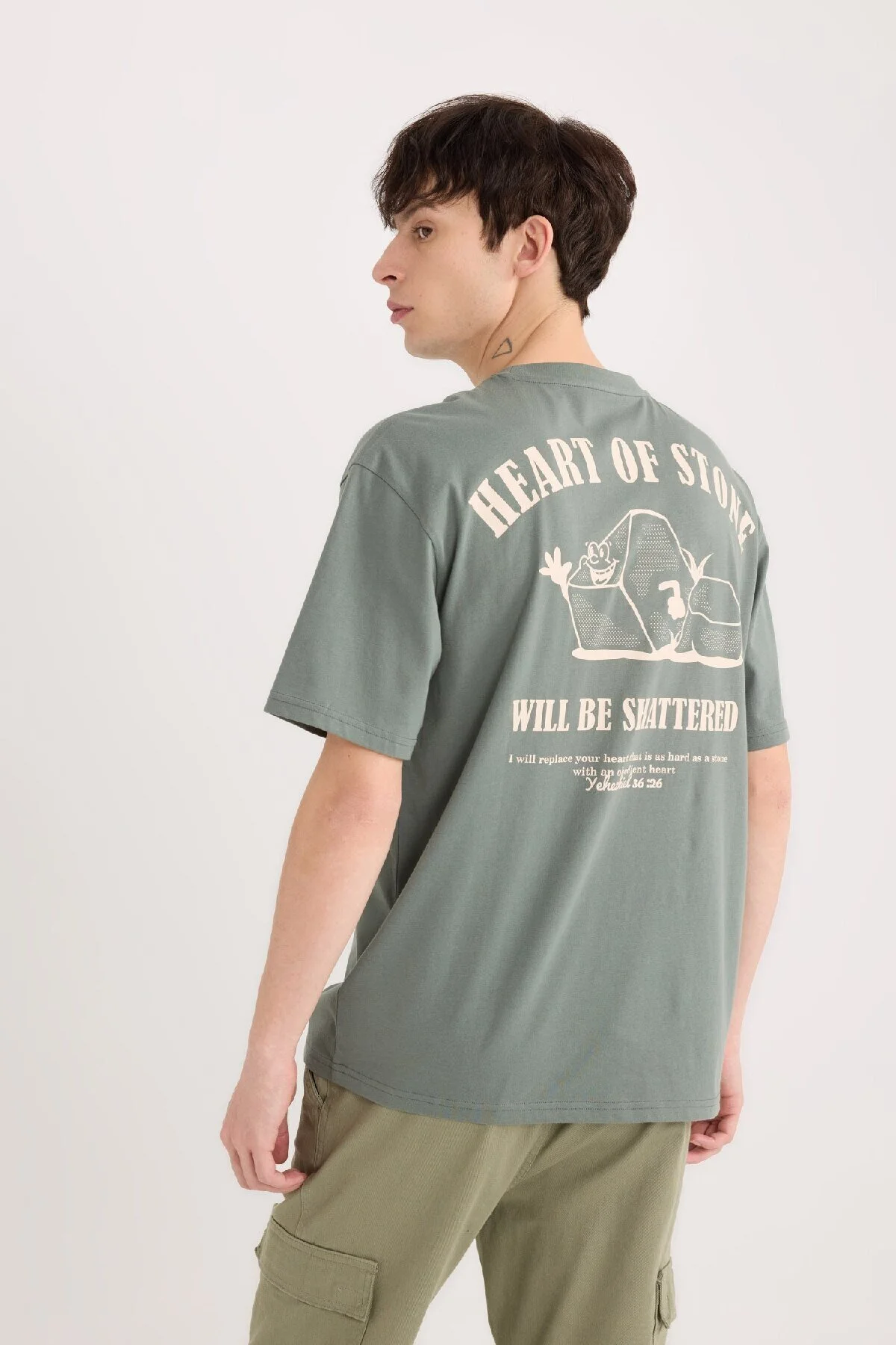 Bild von DeFacto Boxy Fit Kurzarm-t-shirt Mit Rundhalsausschnitt Und Rückenaufdruck für Herren - M
