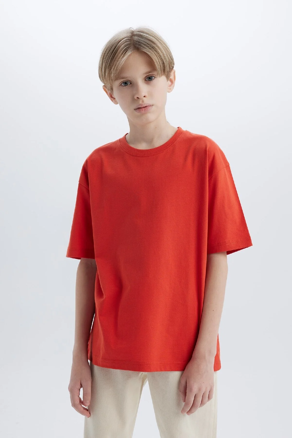 Bild von DeFacto Übergroßes T-shirt Mit Rundhalsausschnitt Für Jungen – Kurze Ärmel, Breite Passform für Herren - 7–8 Jahre