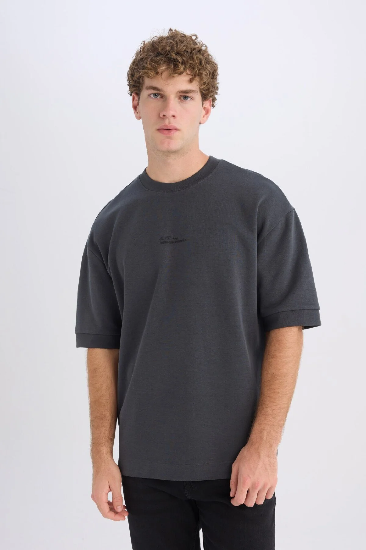 Bild von DeFacto Bedrucktes, Kurzärmliges T-shirt Aus Schwerem Stoff Mit Lockerer Passform Und Rundhalsausschnitt für Herren - L