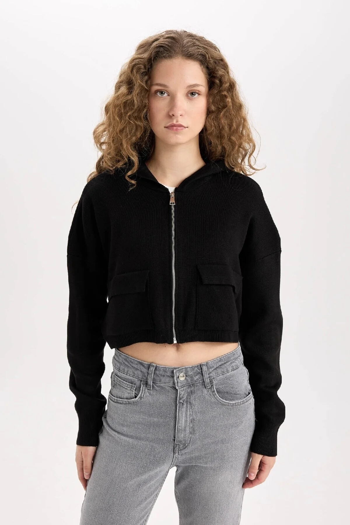 Bild von DeFacto Basic-strickjacke Mit Flachem Reißverschluss Und Normaler Passform, für Damen - S