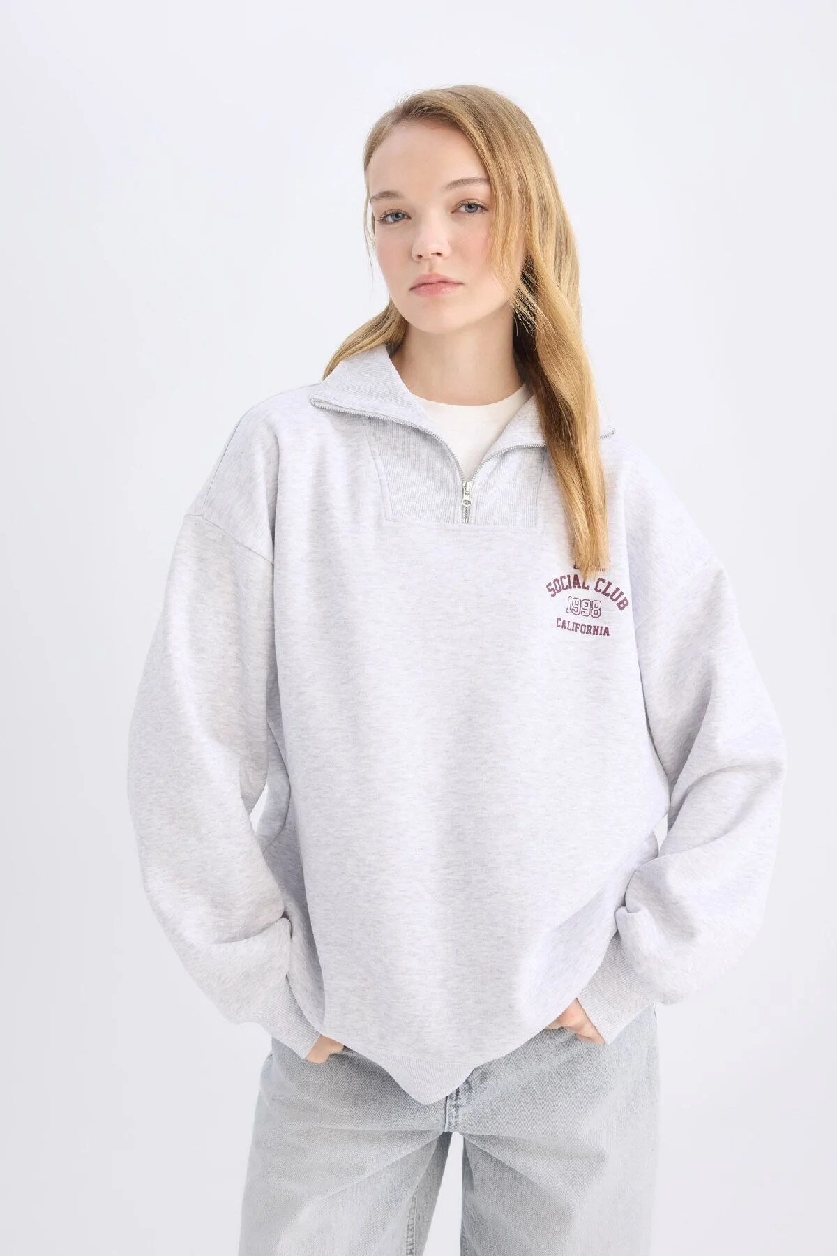 Bild von DeFacto Coool Oversize Fit Wide Fit Basic Plain Sweatshirt für Damen - XS