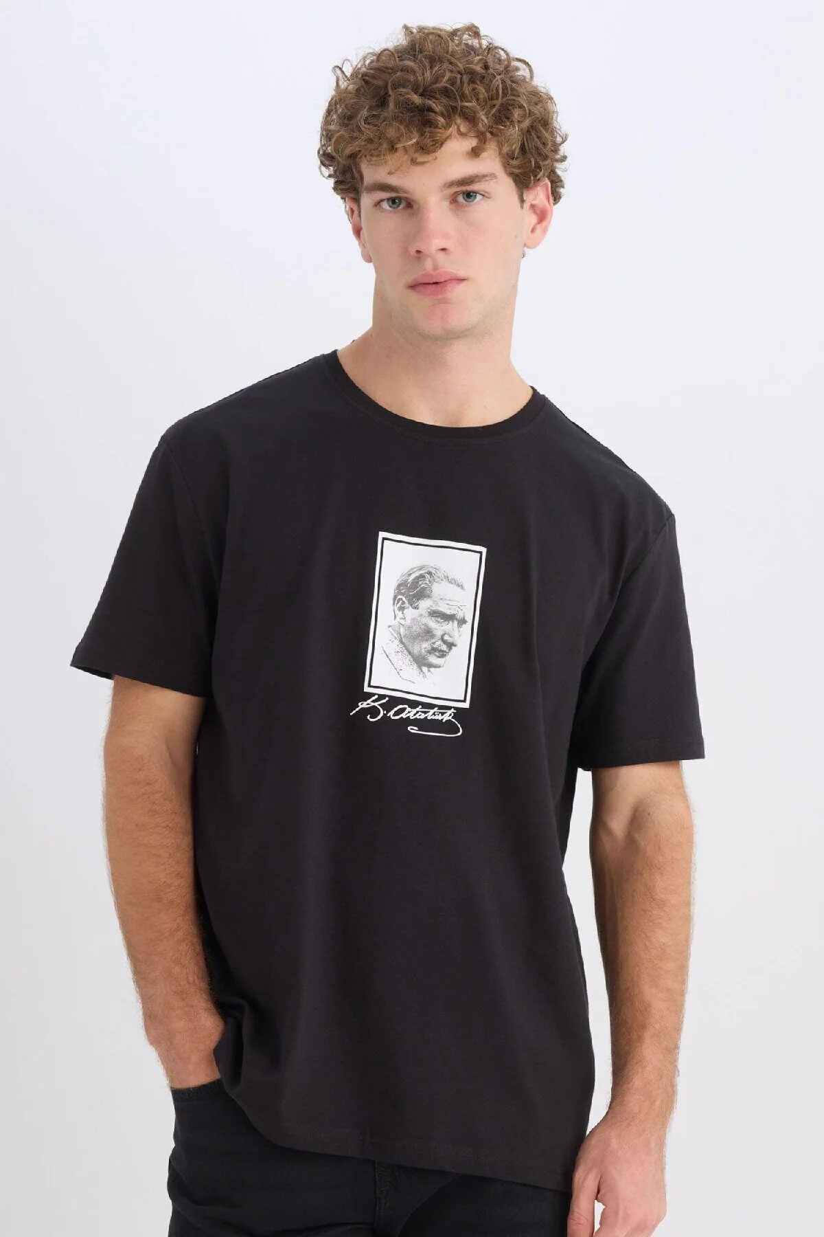 Bild von DeFacto Bedrucktes Kurzarm-t-shirt Mit Normaler Passform Und Rundhalsausschnitt für Herren - S