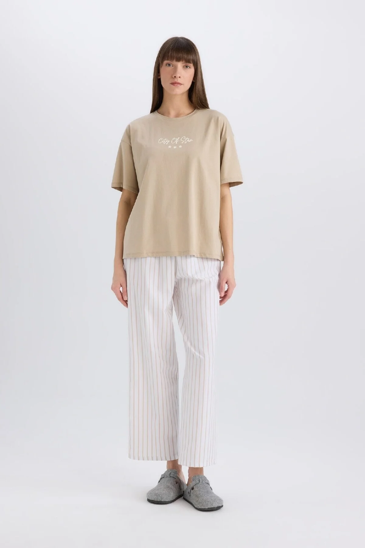 Bild von DeFacto Fall In Love Valentinstag-pyjama-set, Reguläre Passform, Rundhalsausschnitt, Kurzärmeliges Oberteil, Gestreifter Langer Boden für Damen - XL