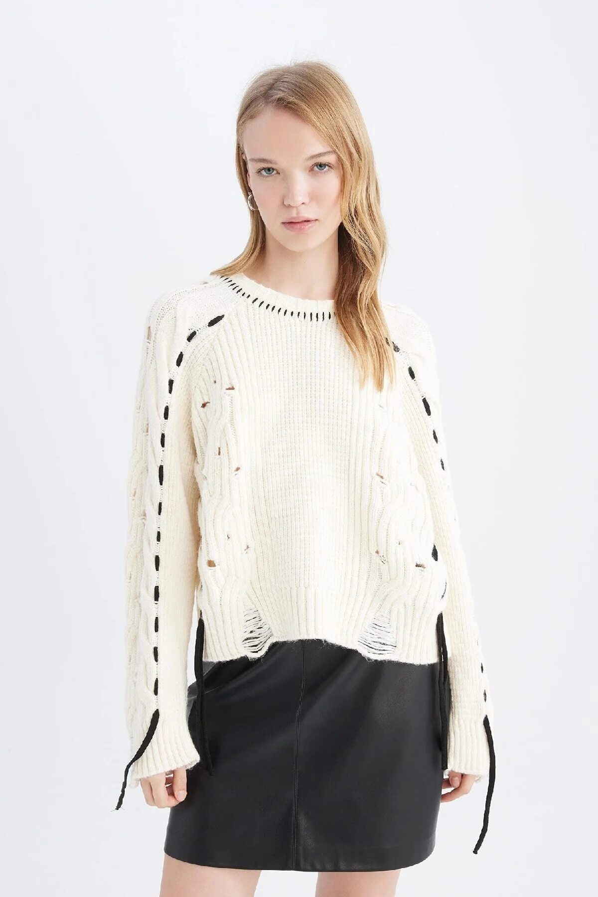 Bild von DeFacto Coool Oversize Wide Fit Strickpullover Mit Rundhalsausschnitt D8233ax24wn für Damen - M