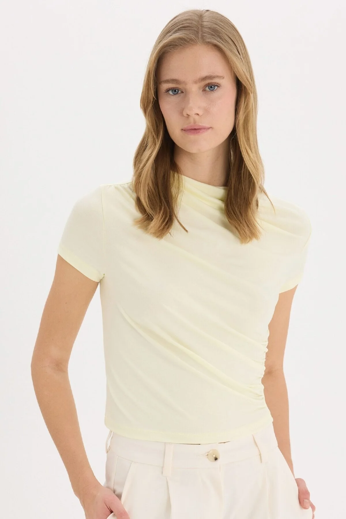 Bild von DeFacto Soft Touch Slim Fit Kurzarm-t-shirt Mit U-boot-ausschnitt E7016ax25sp für Damen - XL