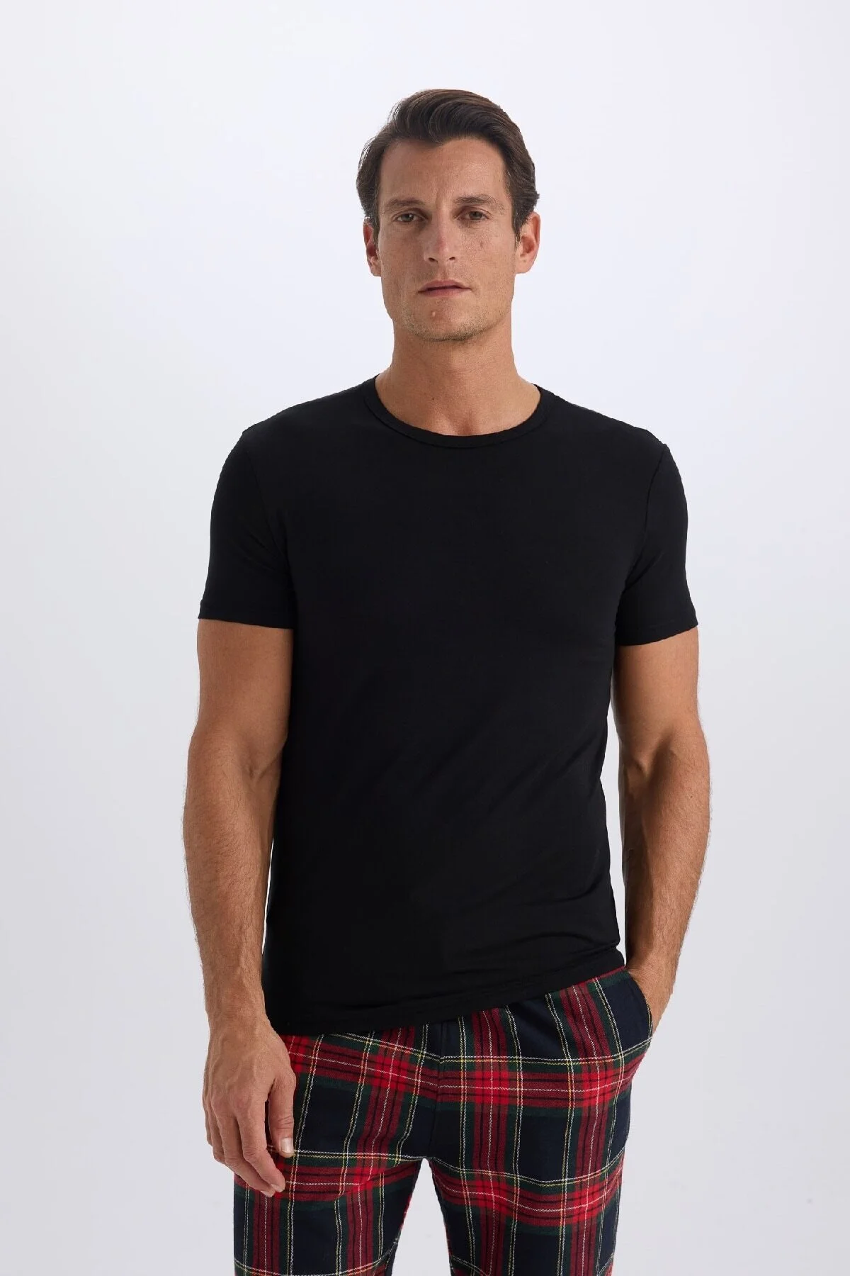 Bild von DeFacto Premium Slim Fit Slim Fit Rundhalsausschnitt Kurzarm-modaloberteil für Herren - 2XL