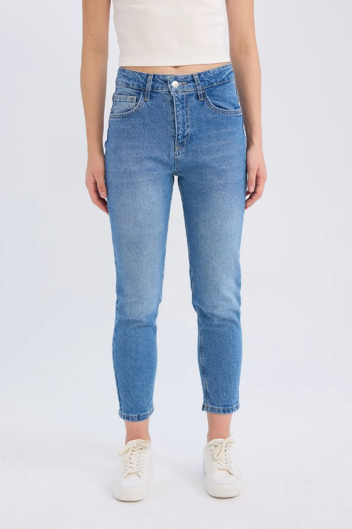 Bild von DeFacto Lina Comfort Mom High Waist Knöchellange, Waschbare Jeanshose für Damen - 40