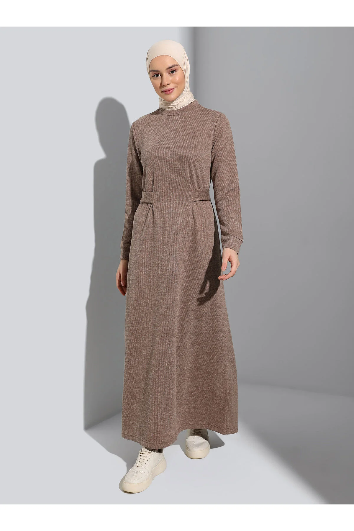 Bild von Benin Hijab-kleid Mit Taillenschnürung – Dunkles Nerz – Benin für Damen - S